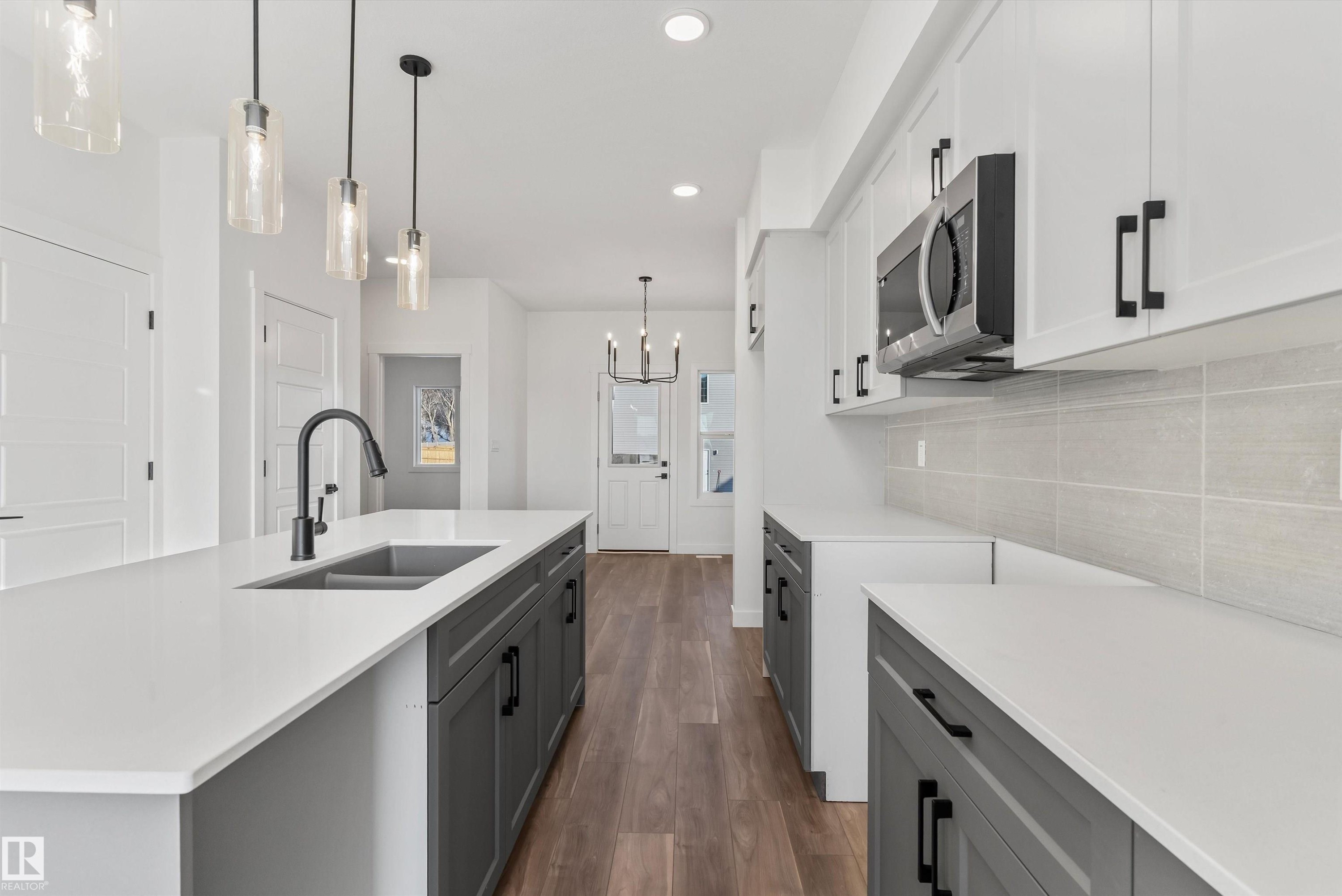 20816 40 Avenue, Edmonton, AB - Indoor Photo Showing Kitchen With Double Sink With Upgraded Kitchen