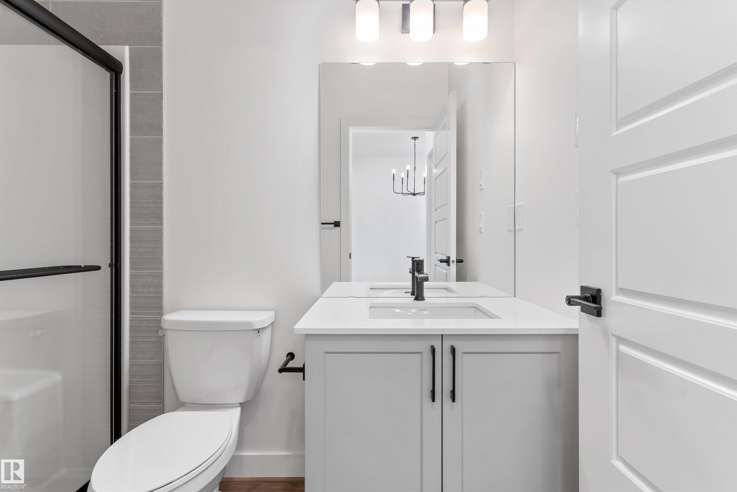 20816 40 Avenue, Edmonton, AB - Indoor Photo Showing Bathroom