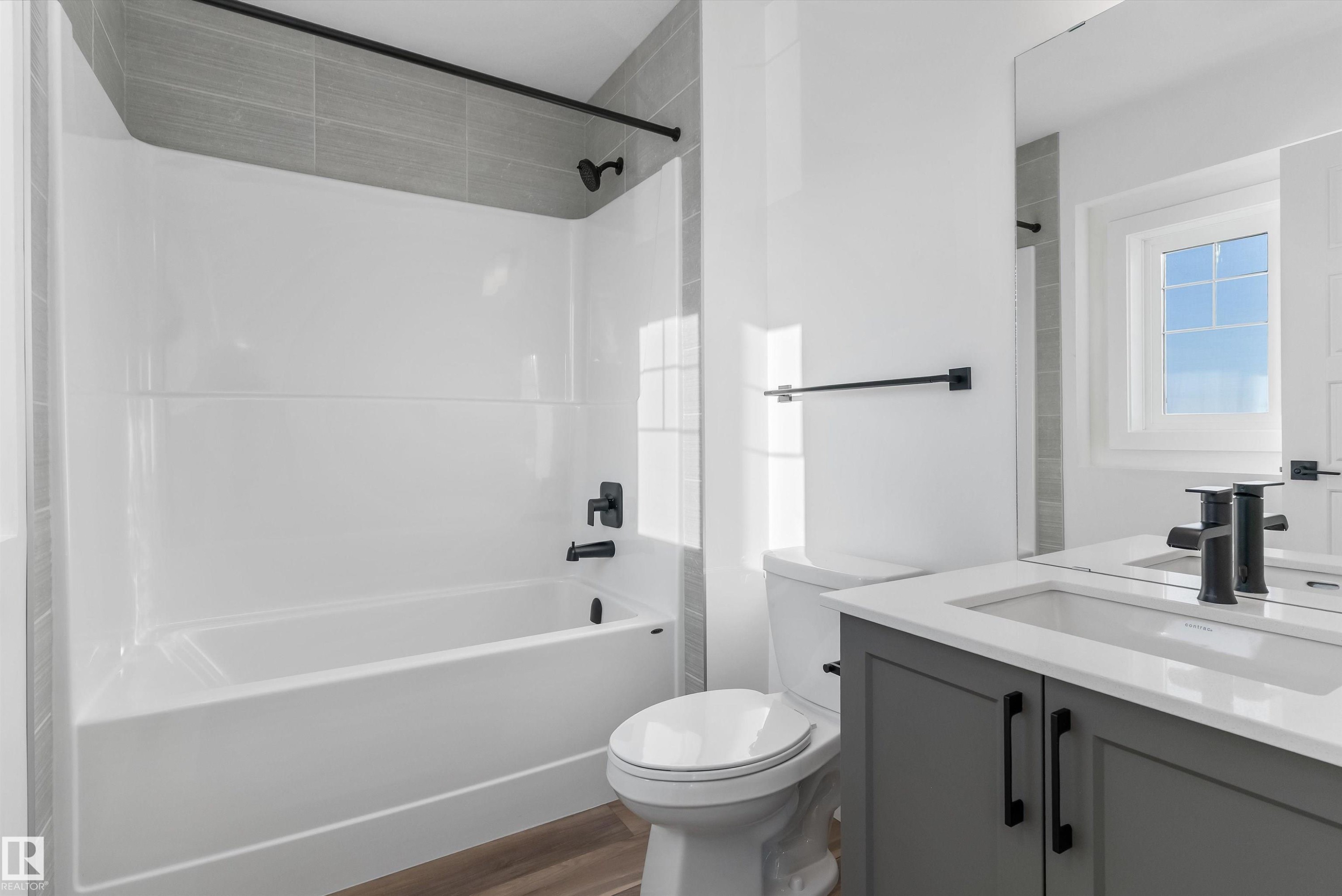 20816 40 Avenue, Edmonton, AB - Indoor Photo Showing Bathroom