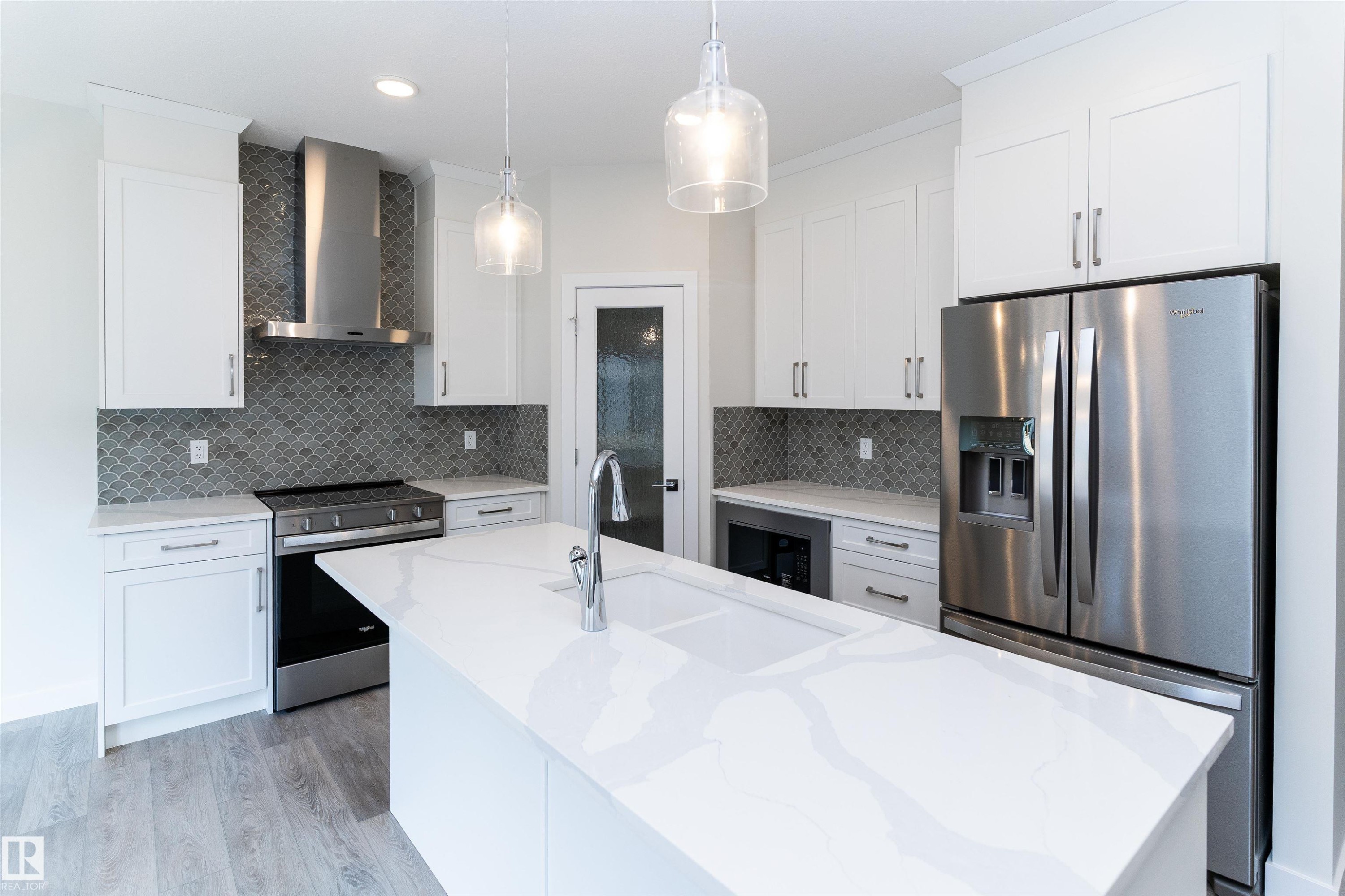 3216 Dixon Way, Edmonton, AB - Indoor Photo Showing Kitchen With Upgraded Kitchen