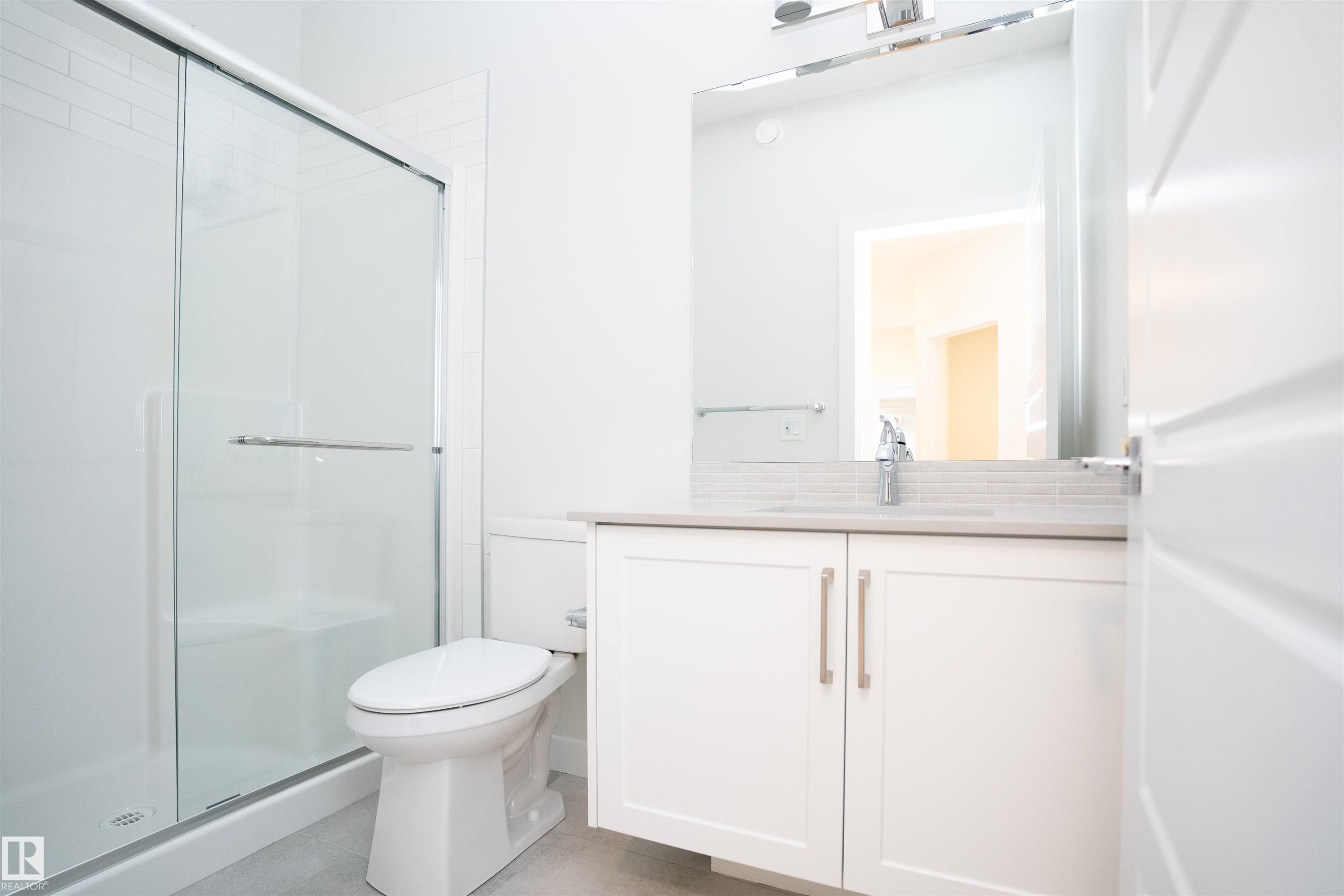 3216 Dixon Way, Edmonton, AB - Indoor Photo Showing Bathroom