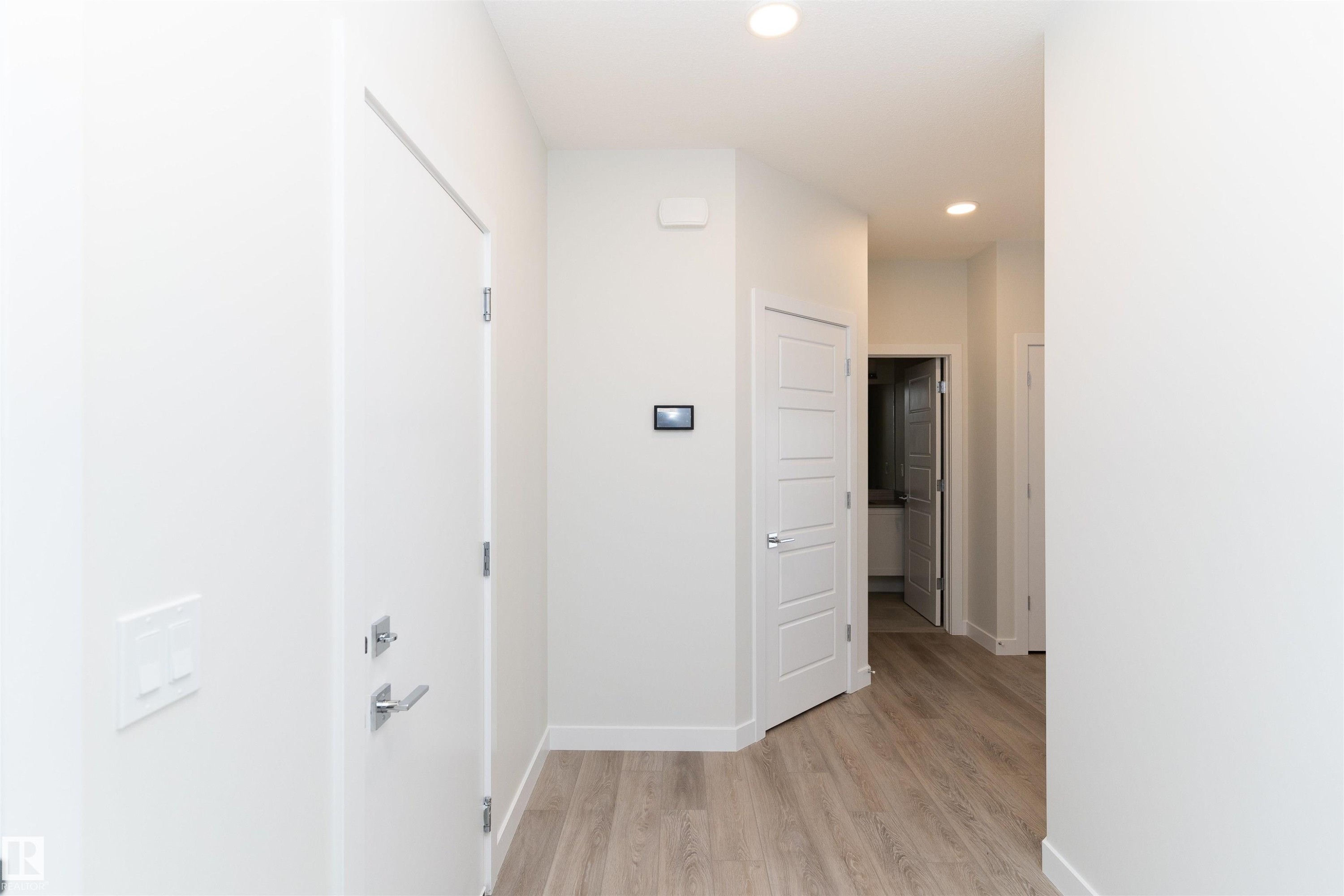 3216 Dixon Way, Edmonton, AB - Indoor Photo Showing Other Room