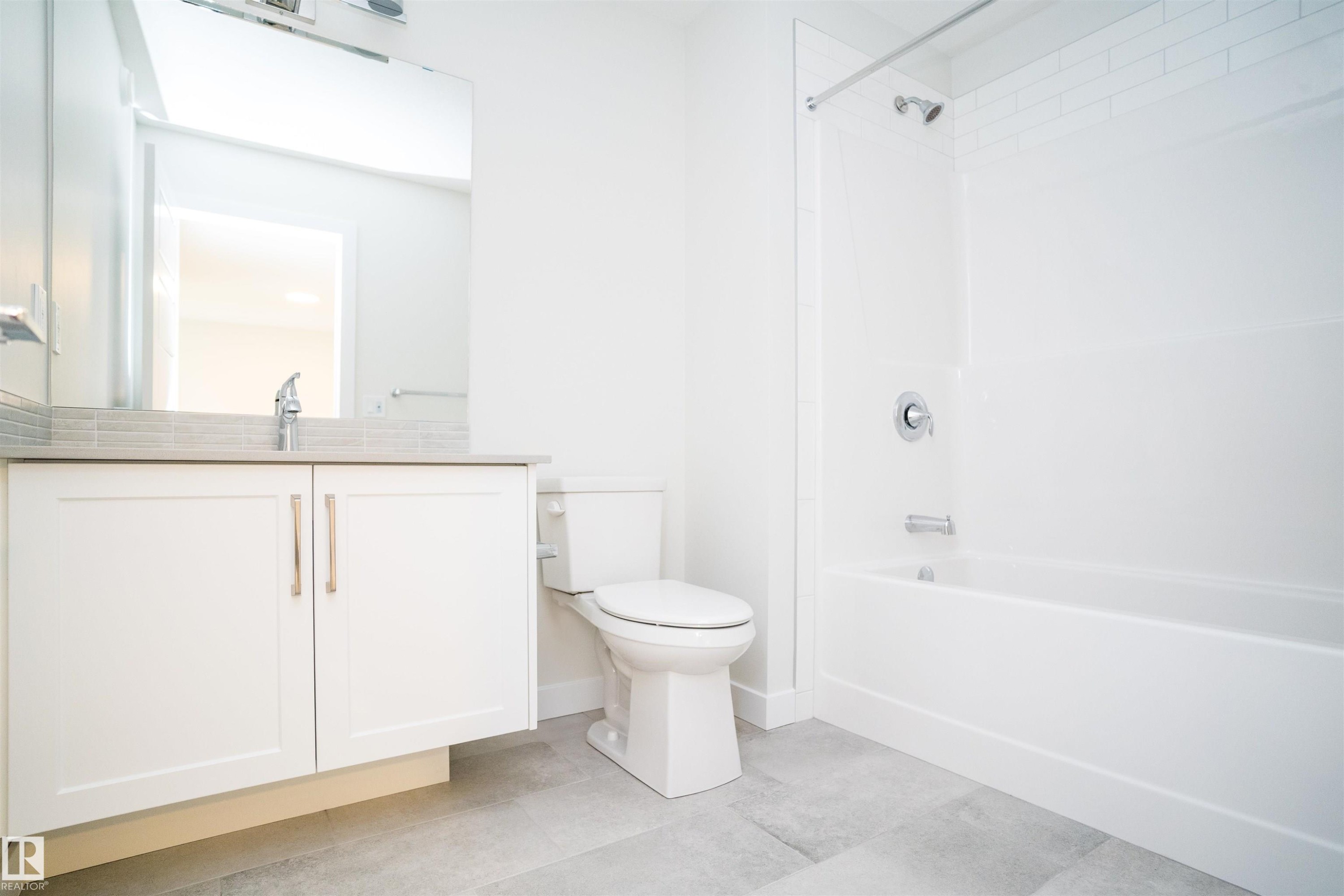 3216 Dixon Way, Edmonton, AB - Indoor Photo Showing Bathroom