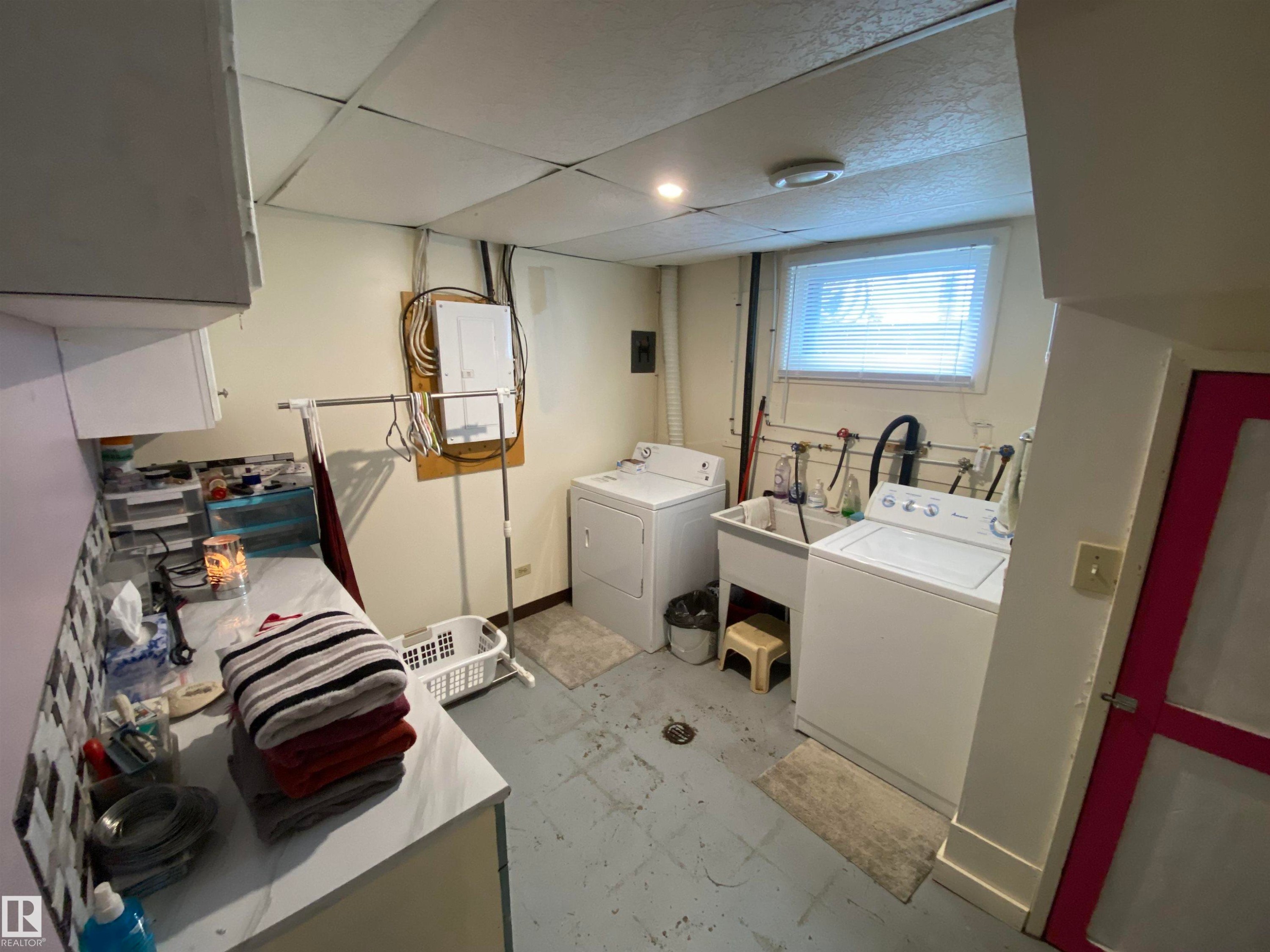 5220 49 Street, Willingdon, AB - Indoor Photo Showing Laundry Room