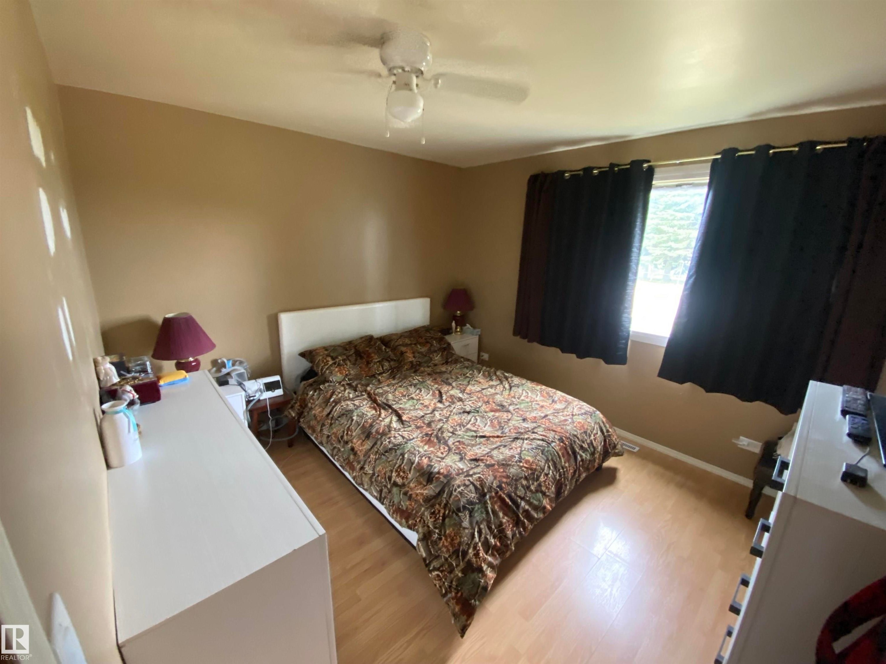 5220 49 Street, Willingdon, AB - Indoor Photo Showing Bedroom