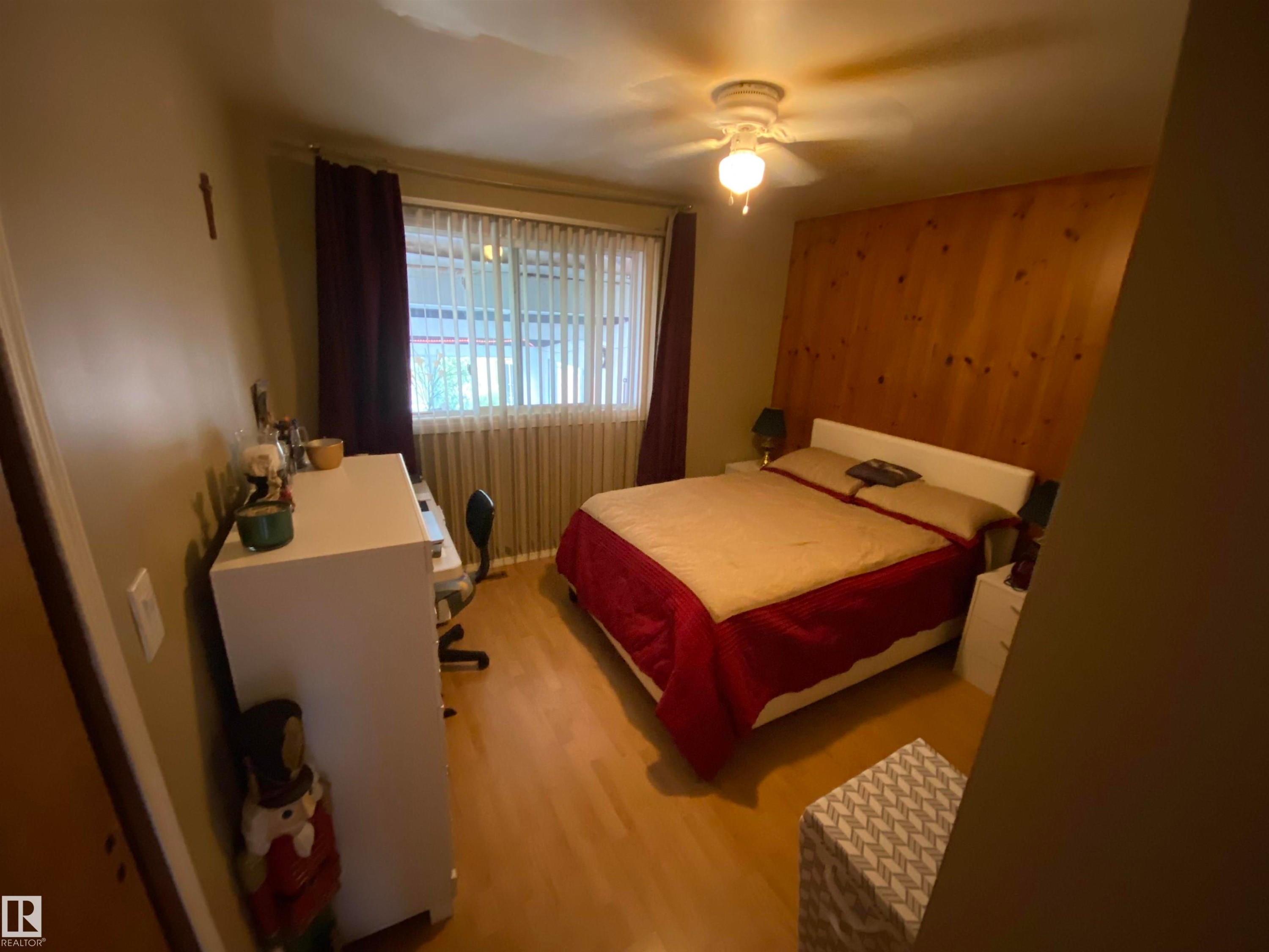 5220 49 Street, Willingdon, AB - Indoor Photo Showing Bedroom