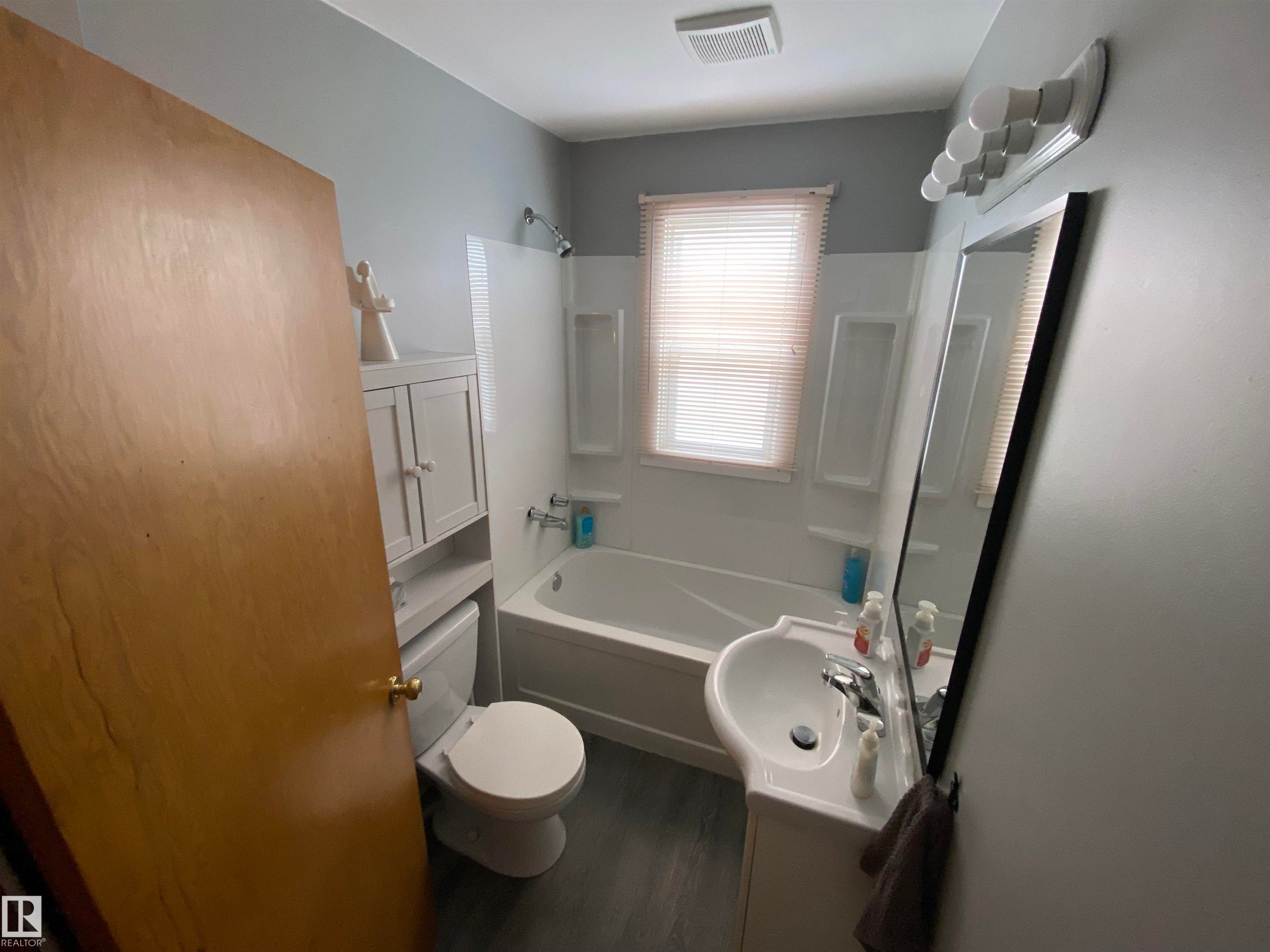 5220 49 Street, Willingdon, AB - Indoor Photo Showing Bathroom