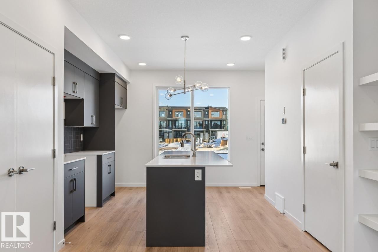 403 30 Street, Edmonton, AB - Indoor Photo Showing Kitchen