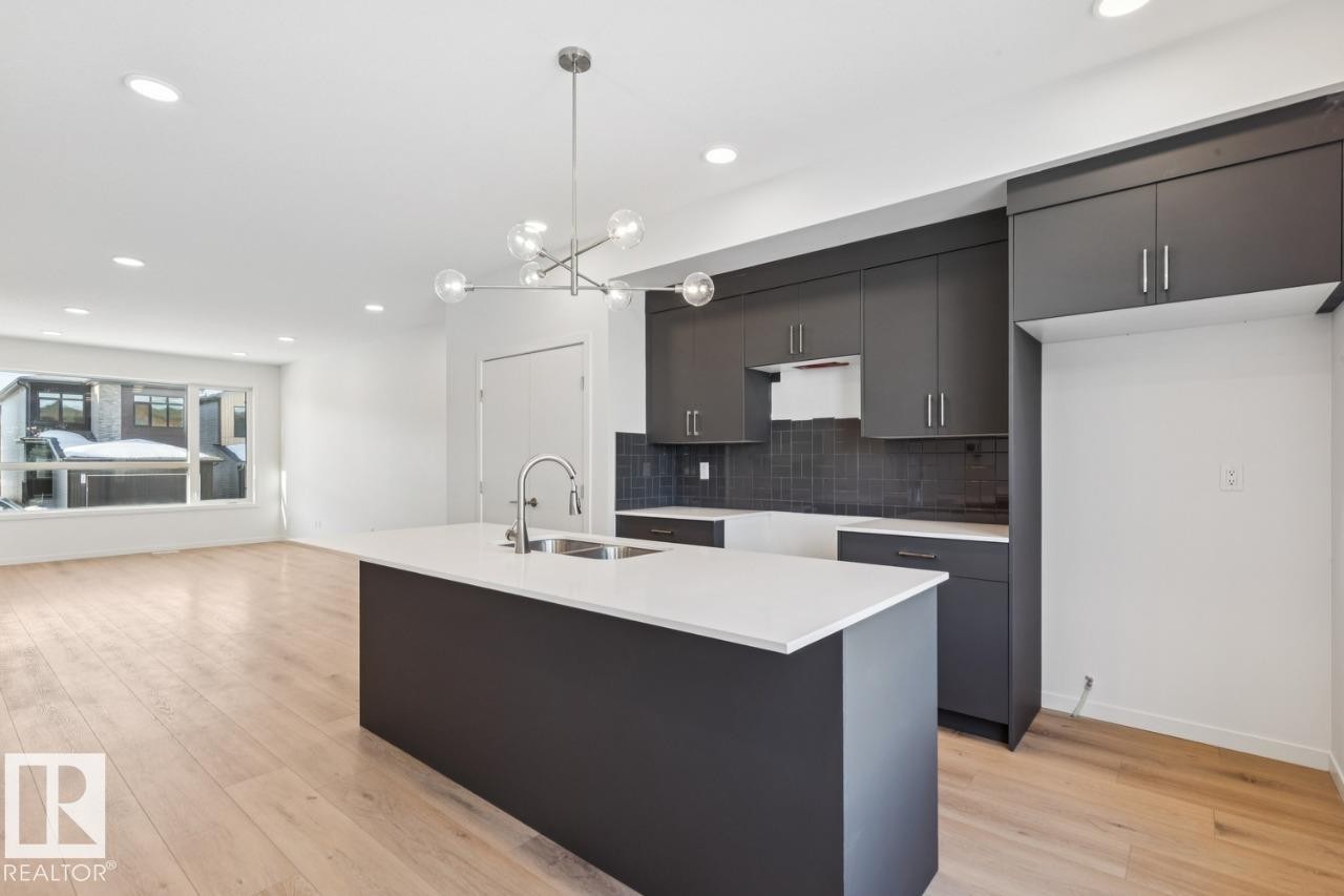 403 30 Street, Edmonton, AB - Indoor Photo Showing Kitchen With Double Sink With Upgraded Kitchen