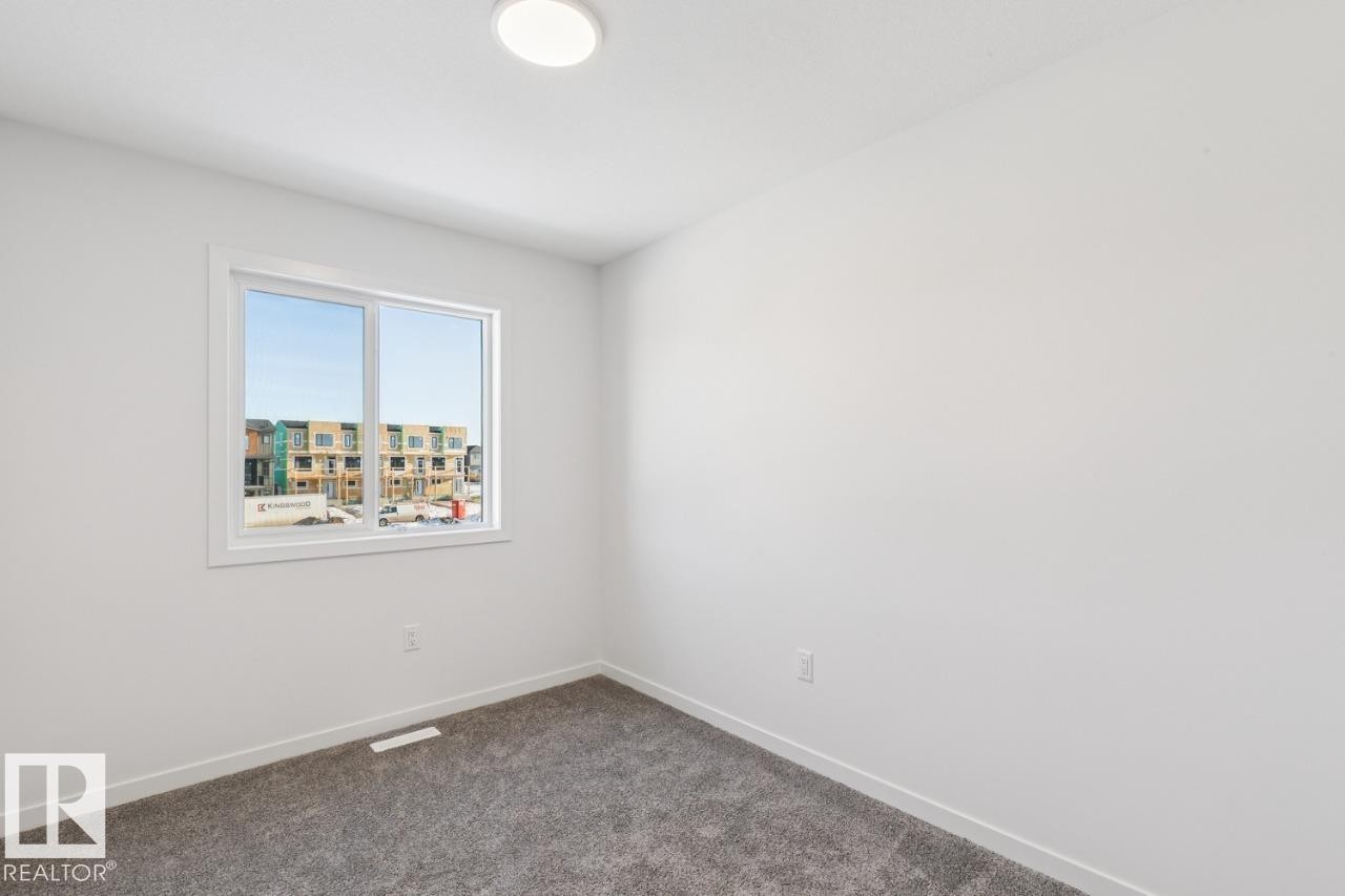 403 30 Street, Edmonton, AB - Indoor Photo Showing Other Room