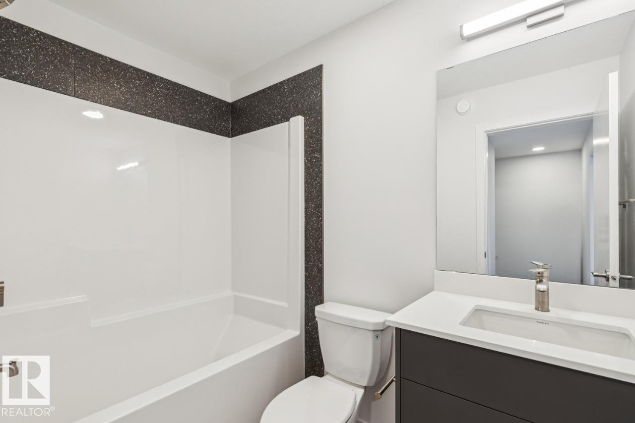 403 30 Street, Edmonton, AB - Indoor Photo Showing Bathroom