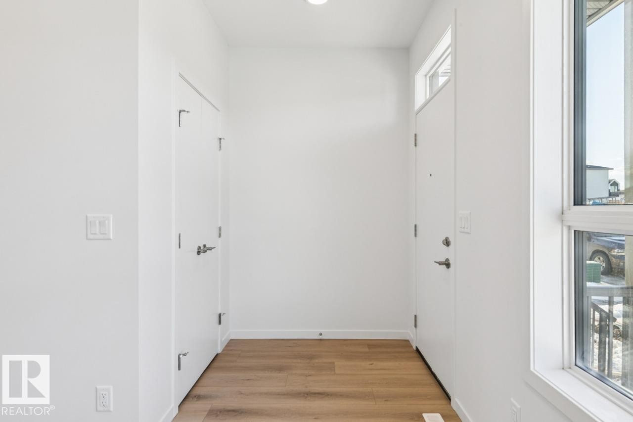 403 30 Street, Edmonton, AB - Indoor Photo Showing Other Room