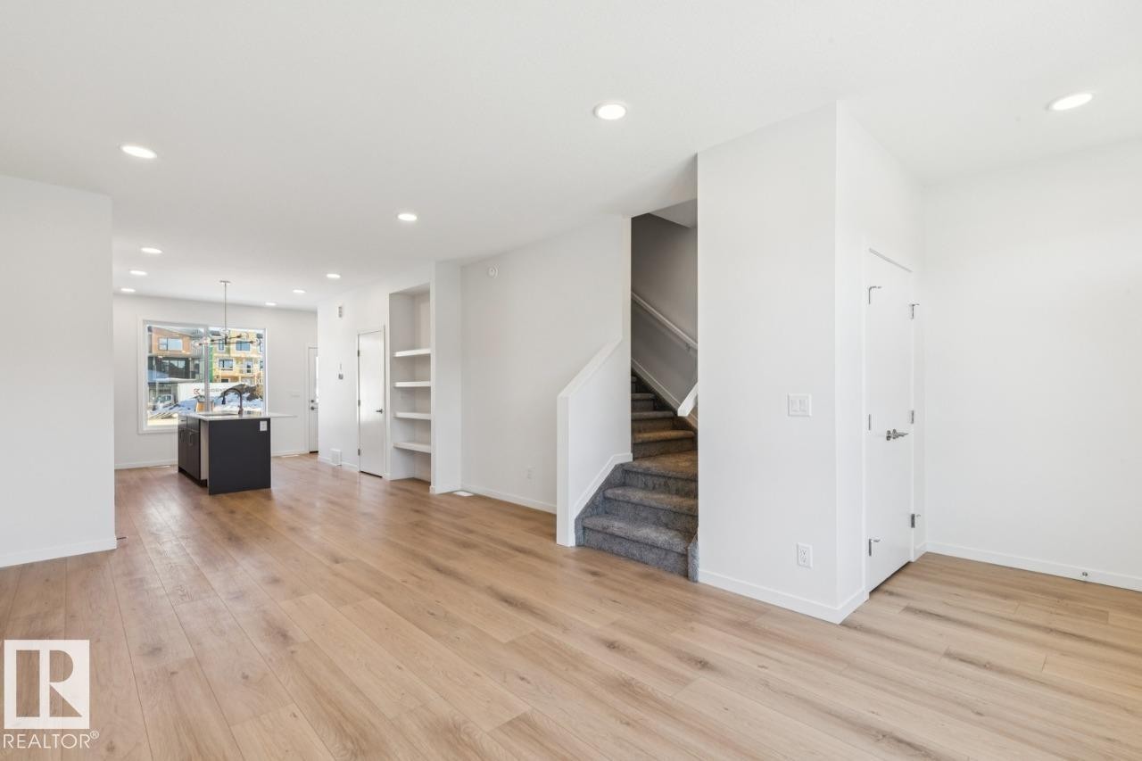 403 30 Street, Edmonton, AB - Indoor