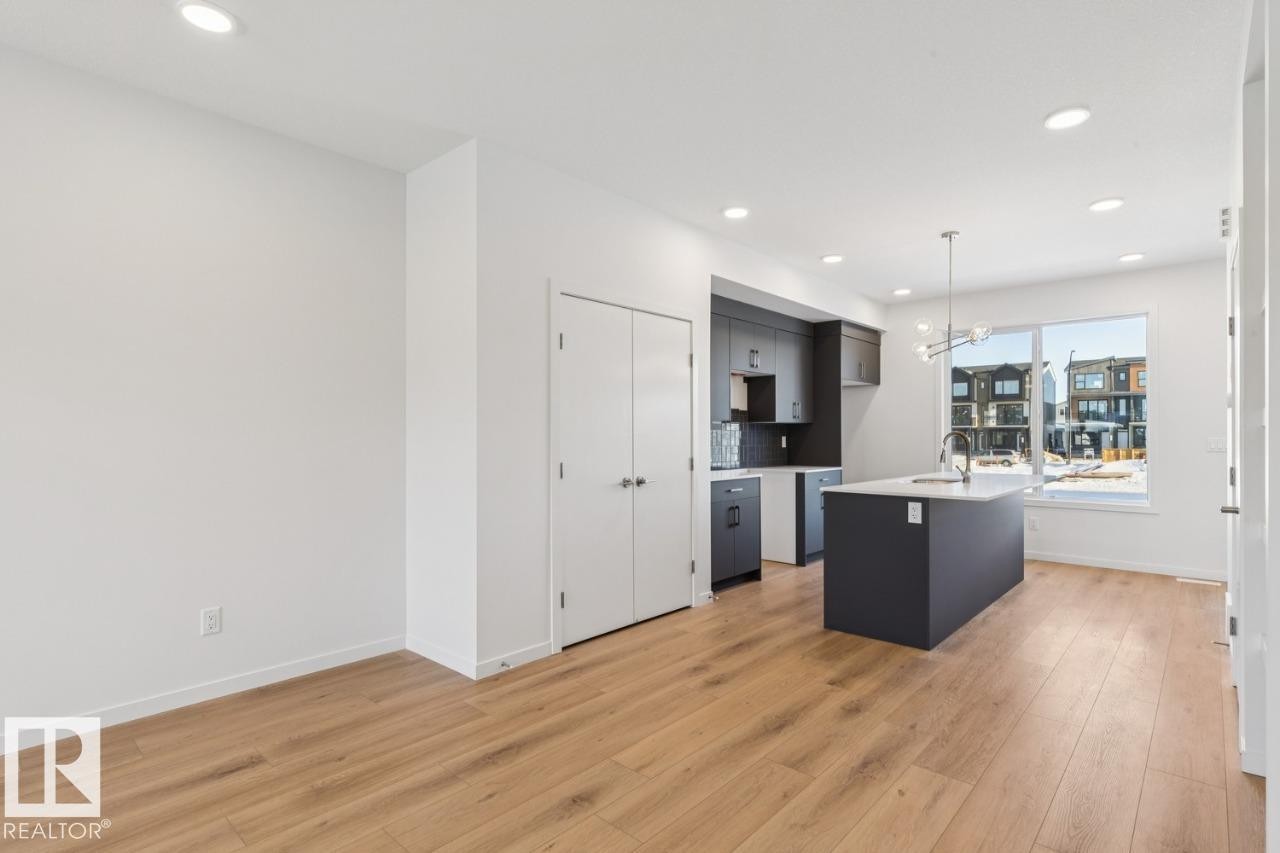 403 30 Street, Edmonton, AB - Indoor Photo Showing Kitchen