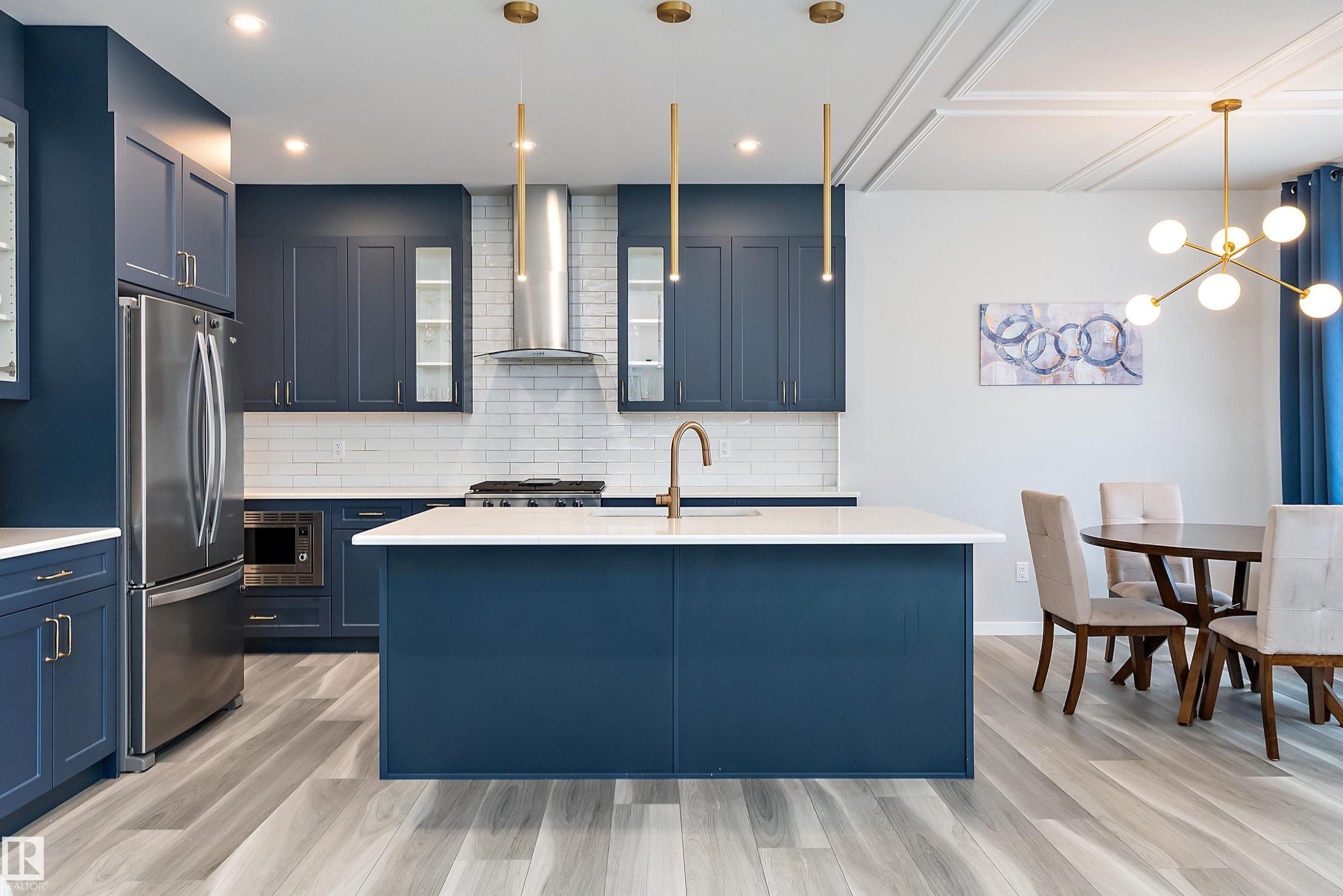 211 Caledon Crescent, Spruce Grove, AB - Indoor Photo Showing Kitchen With Upgraded Kitchen