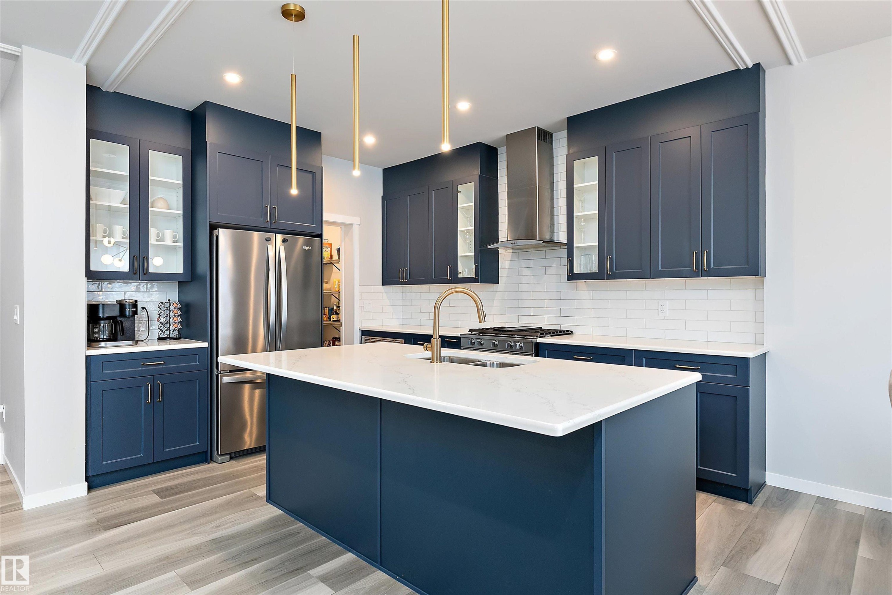 211 Caledon Crescent, Spruce Grove, AB - Indoor Photo Showing Kitchen With Upgraded Kitchen