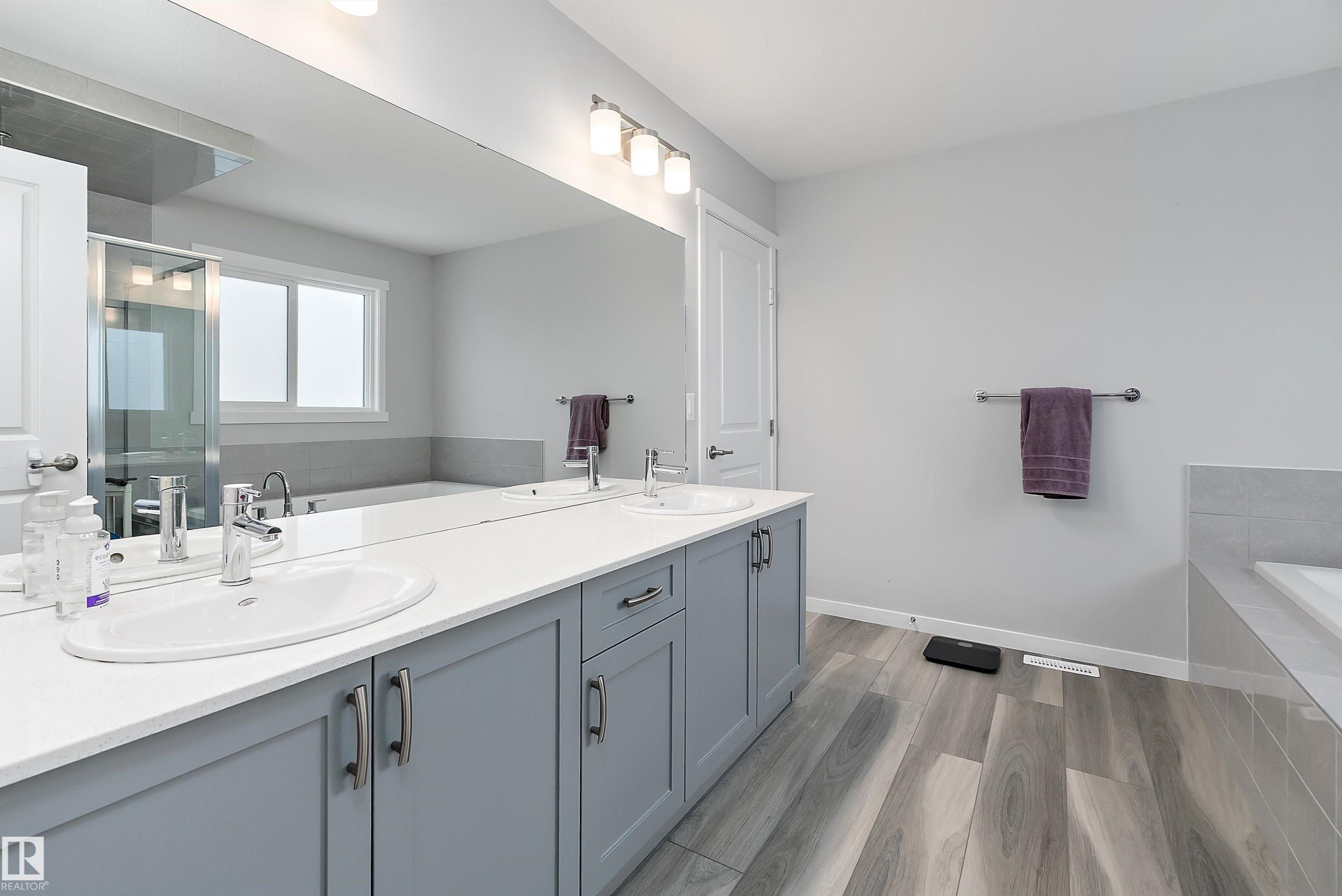 211 Caledon Crescent, Spruce Grove, AB - Indoor Photo Showing Bathroom