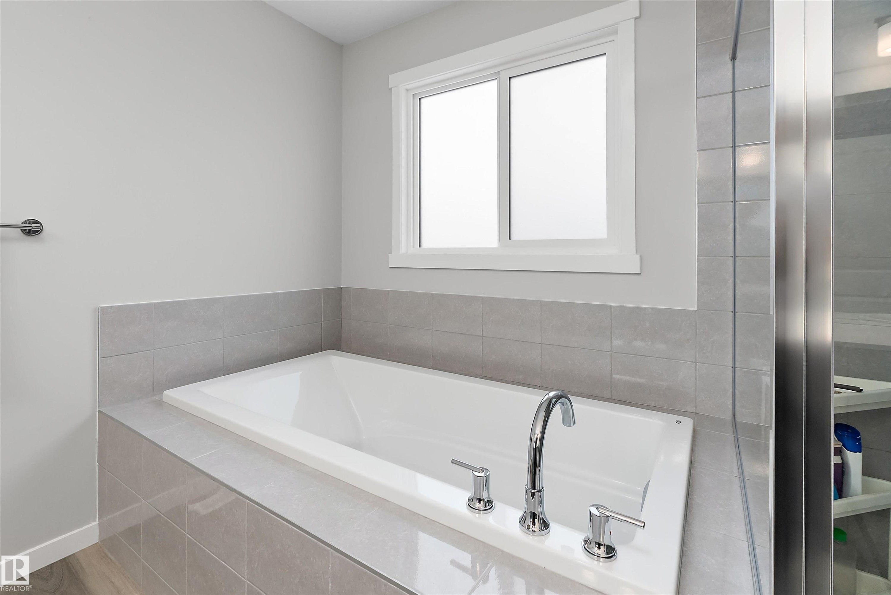 211 Caledon Crescent, Spruce Grove, AB - Indoor Photo Showing Bathroom