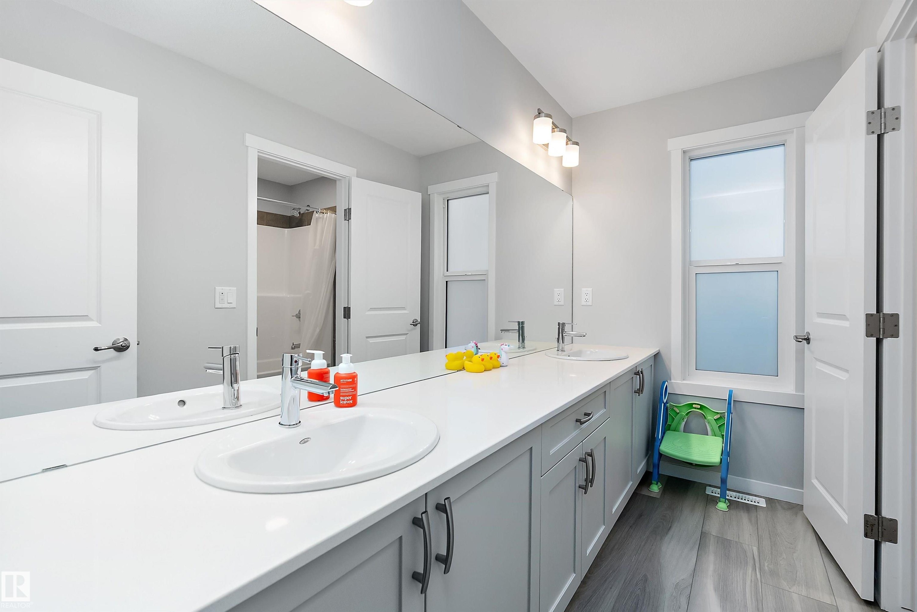 211 Caledon Crescent, Spruce Grove, AB - Indoor Photo Showing Bathroom