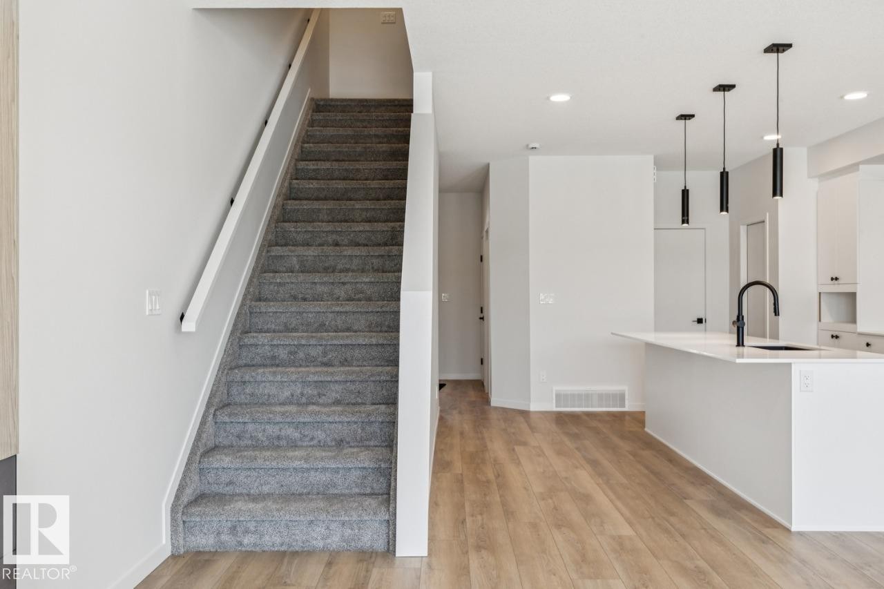 320 30 Street, Edmonton, AB - Indoor