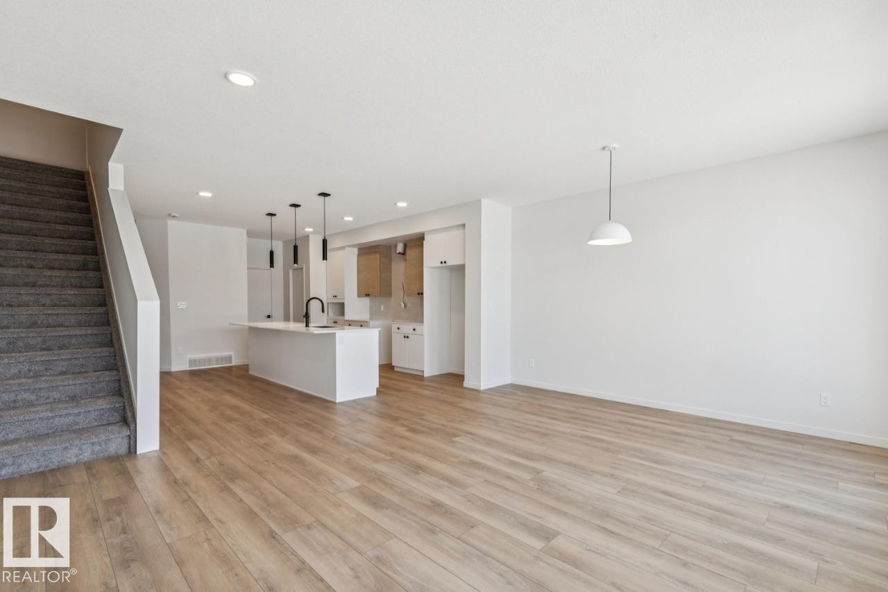 320 30 Street, Edmonton, AB - Indoor