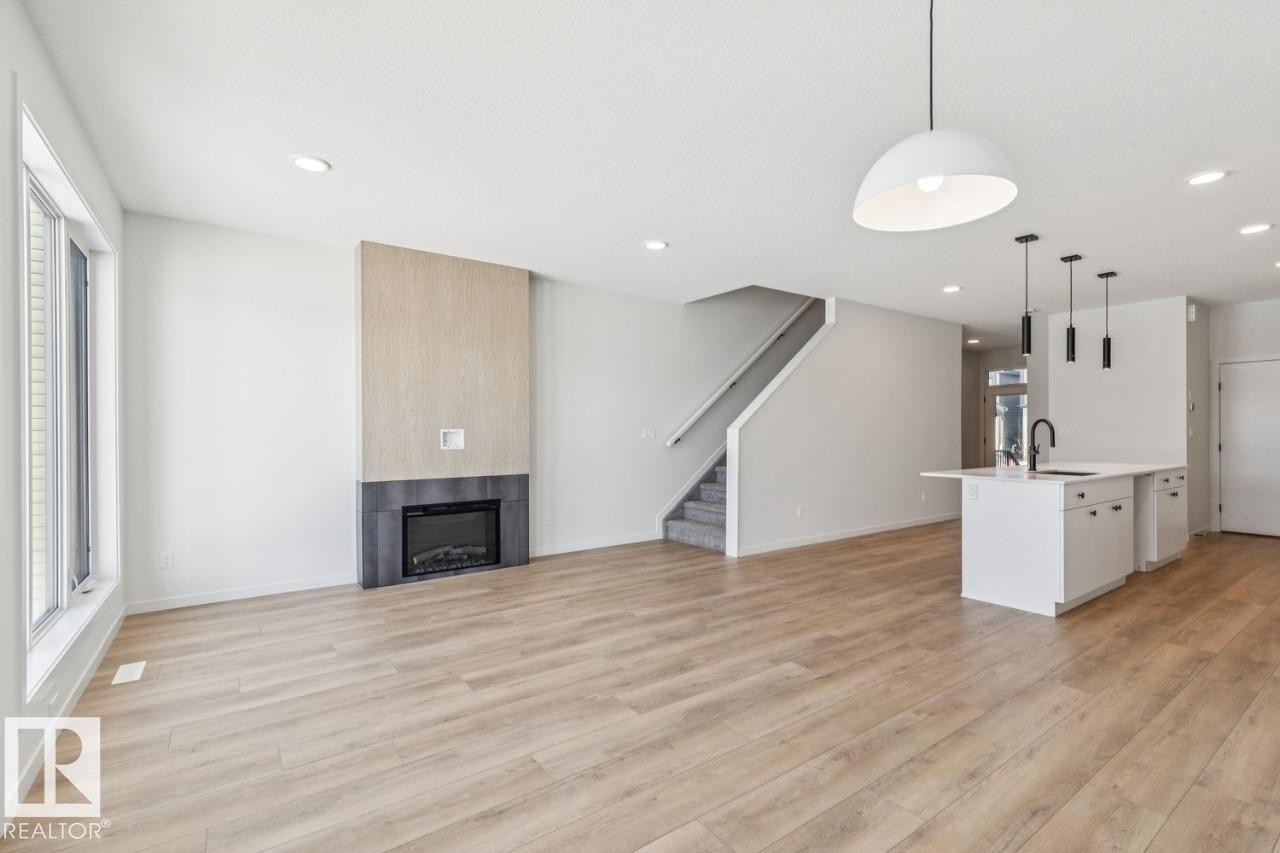 320 30 Street, Edmonton, AB - Indoor With Fireplace