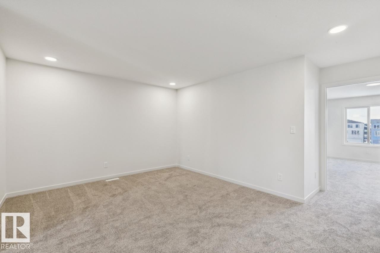 320 30 Street, Edmonton, AB - Indoor Photo Showing Other Room