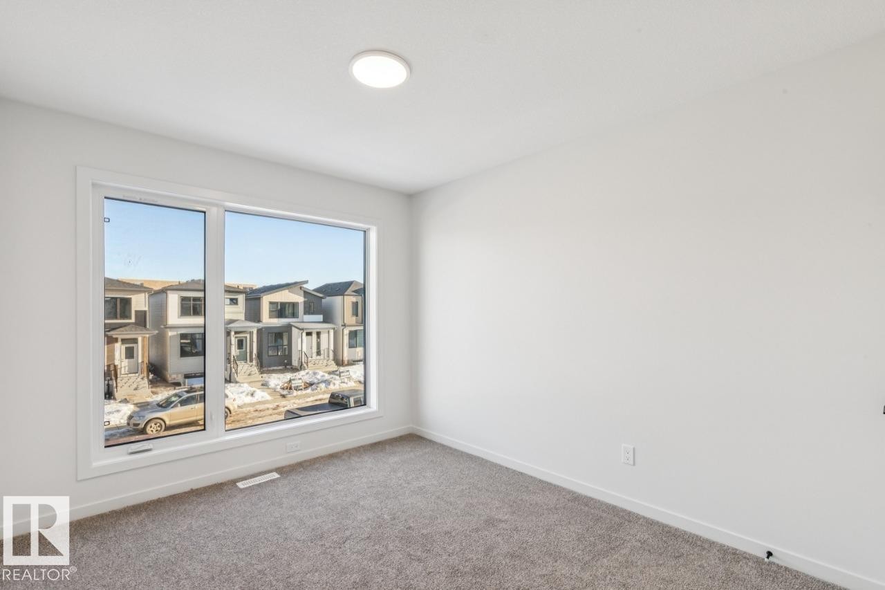 320 30 Street, Edmonton, AB - Indoor Photo Showing Other Room