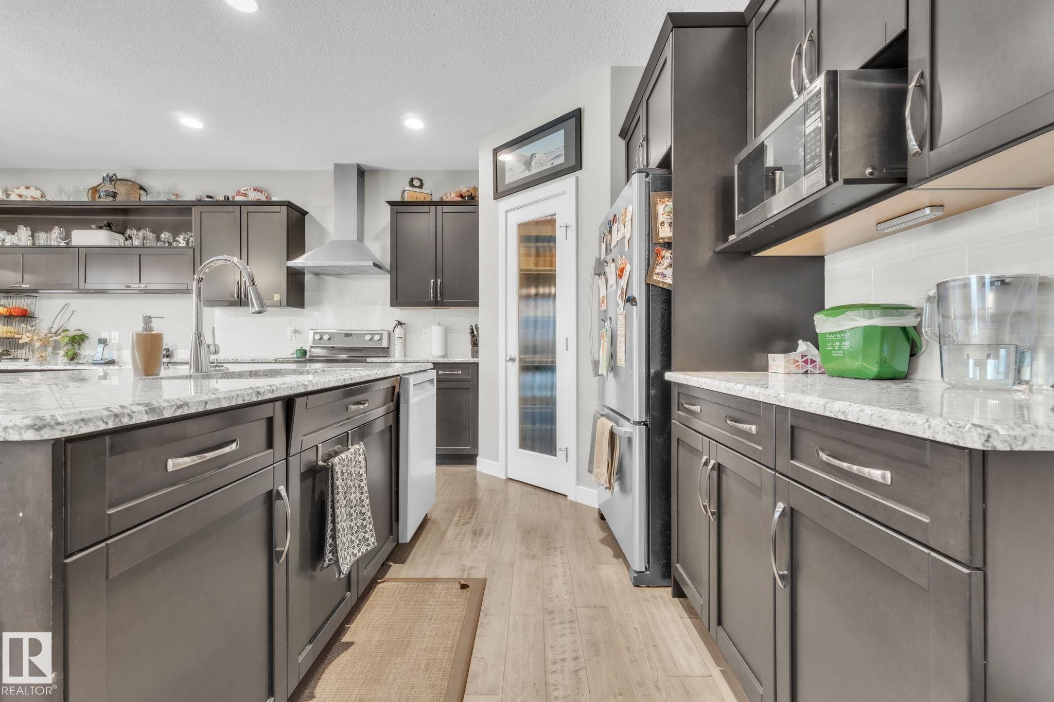 14007 138 Street, Edmonton, AB - Indoor Photo Showing Kitchen With Upgraded Kitchen
