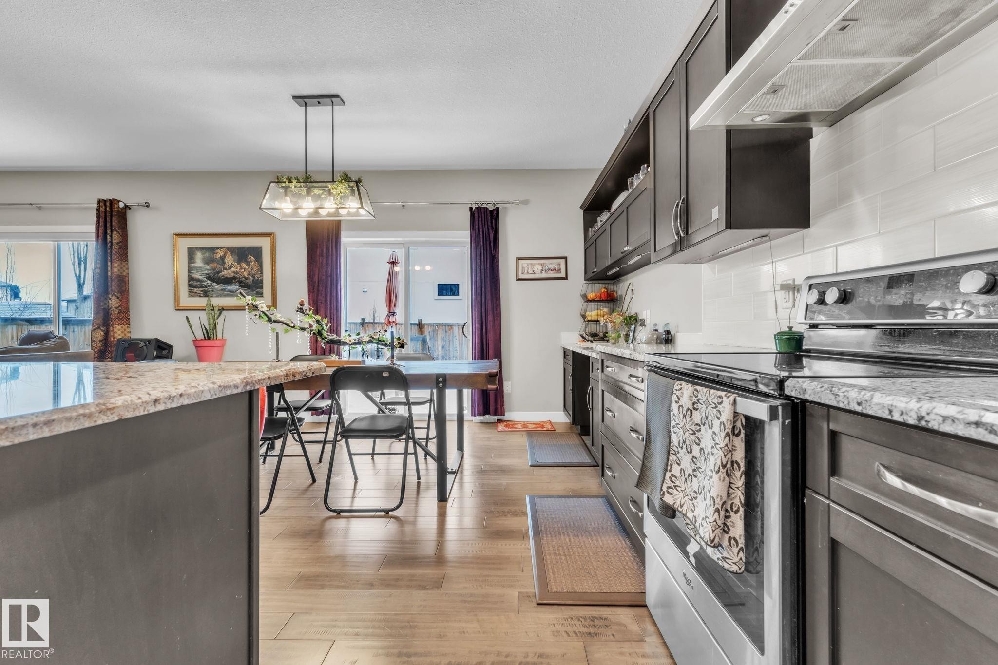 14007 138 Street, Edmonton, AB - Indoor Photo Showing Kitchen With Upgraded Kitchen