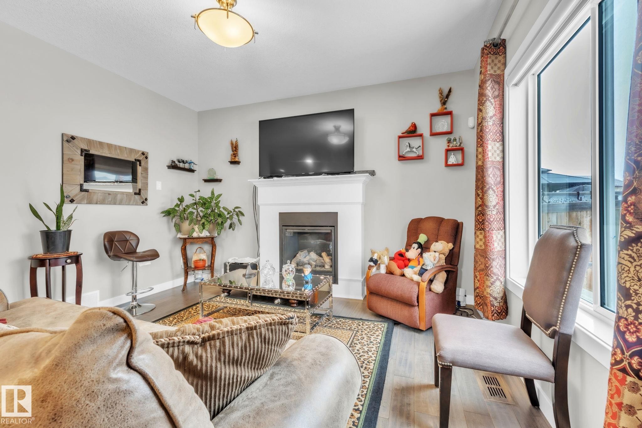 14007 138 Street, Edmonton, AB - Indoor Photo Showing Living Room With Fireplace