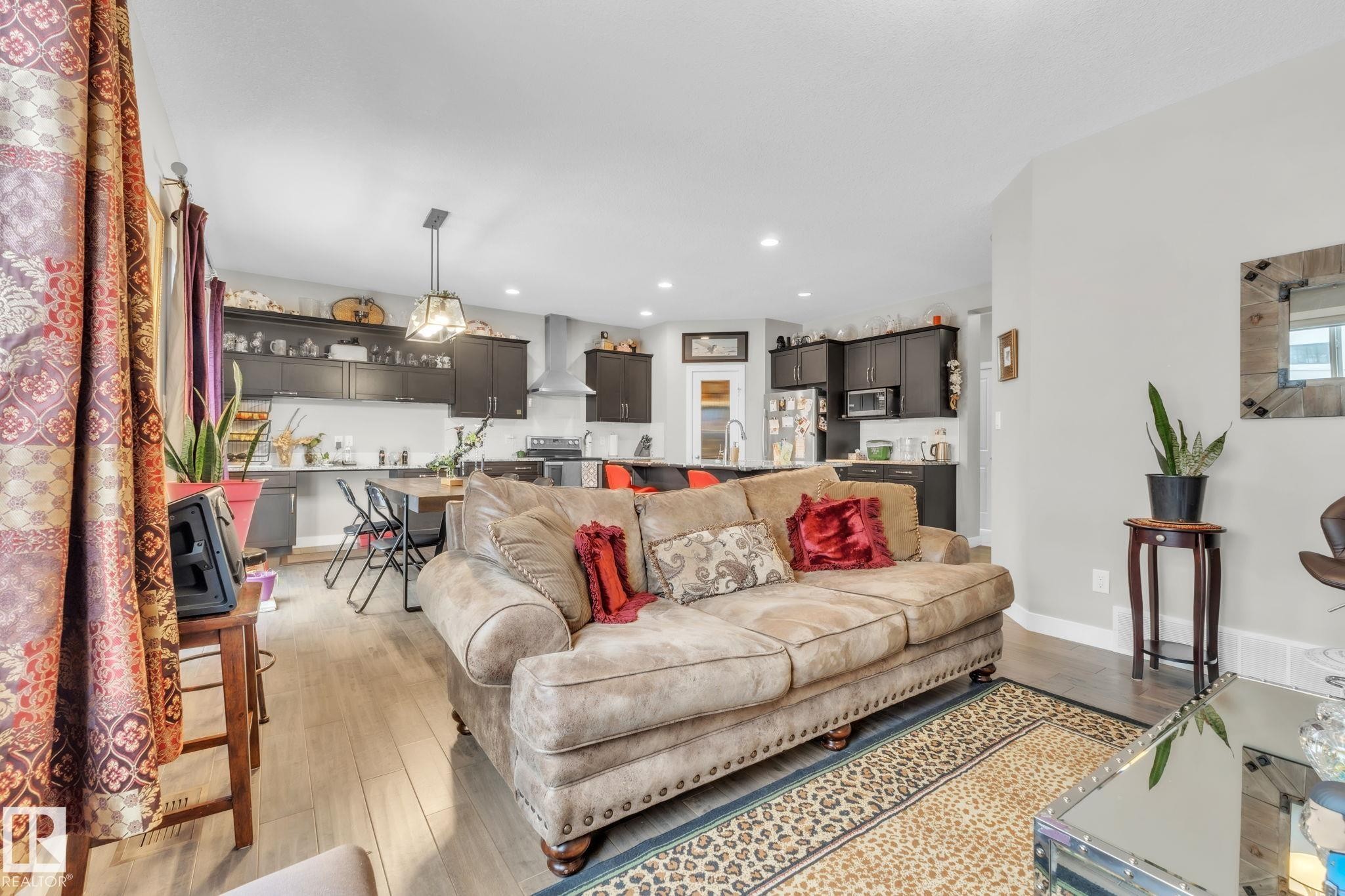 14007 138 Street, Edmonton, AB - Indoor Photo Showing Living Room