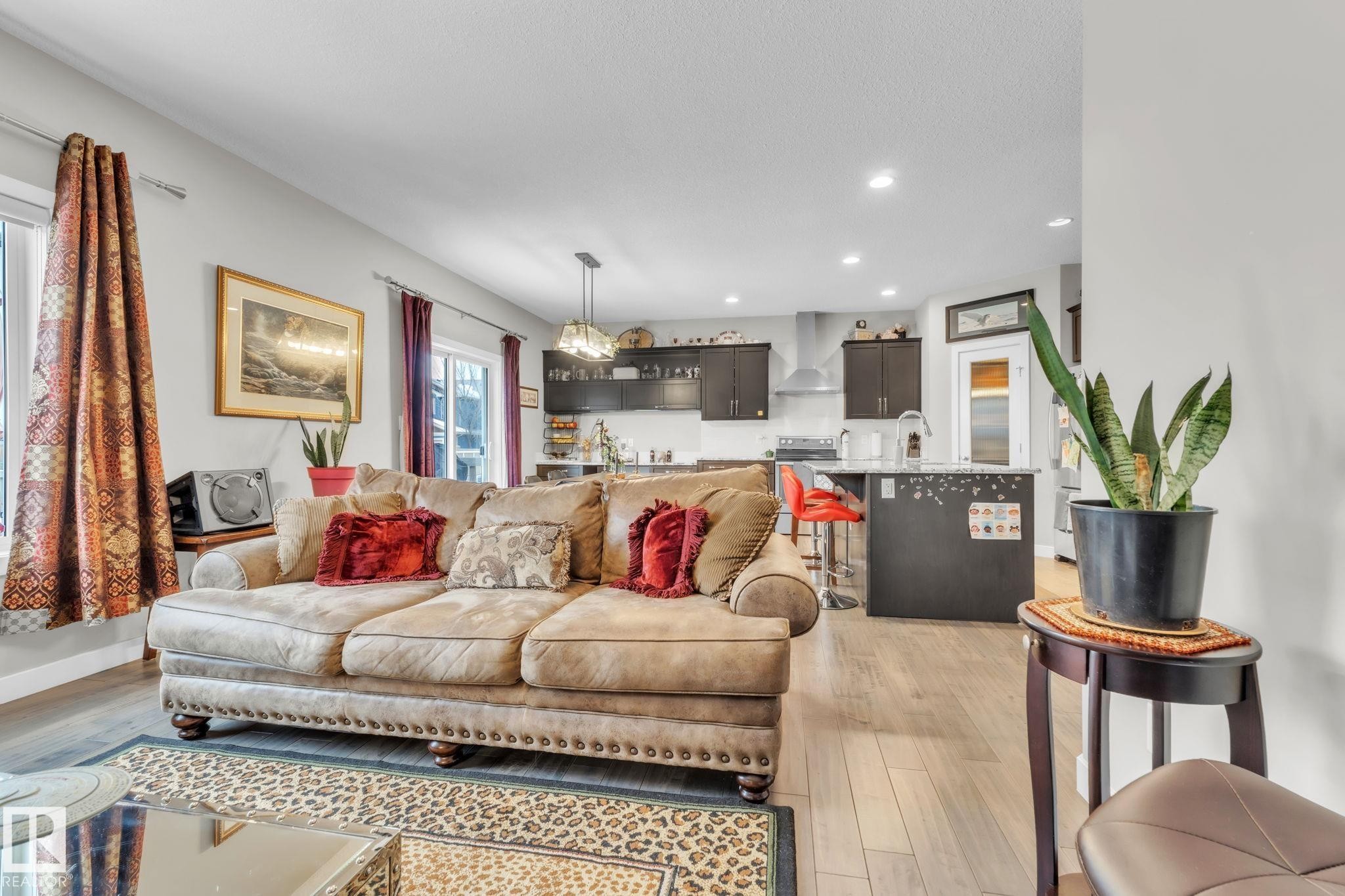 14007 138 Street, Edmonton, AB - Indoor Photo Showing Living Room