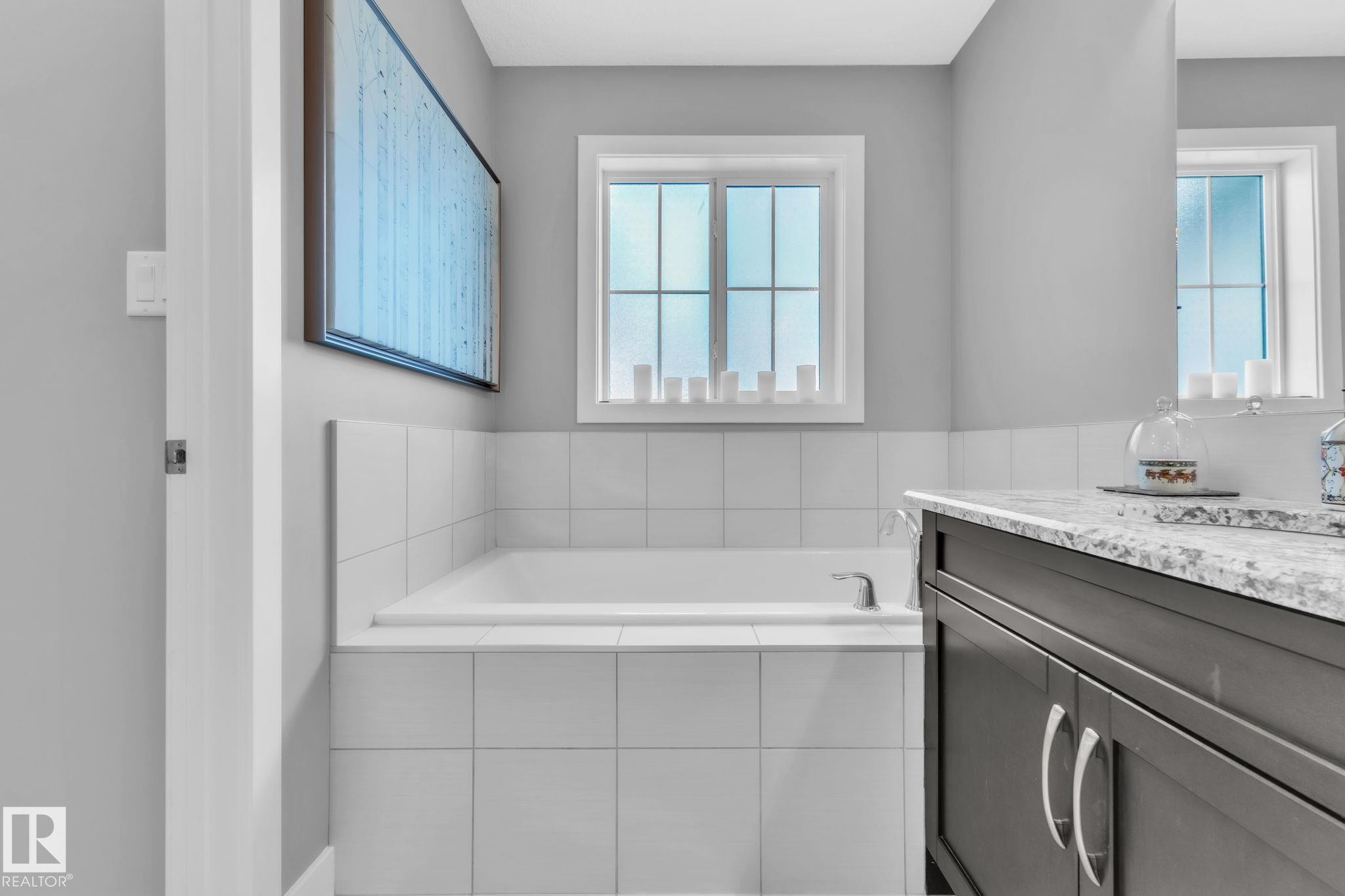 14007 138 Street, Edmonton, AB - Indoor Photo Showing Bathroom