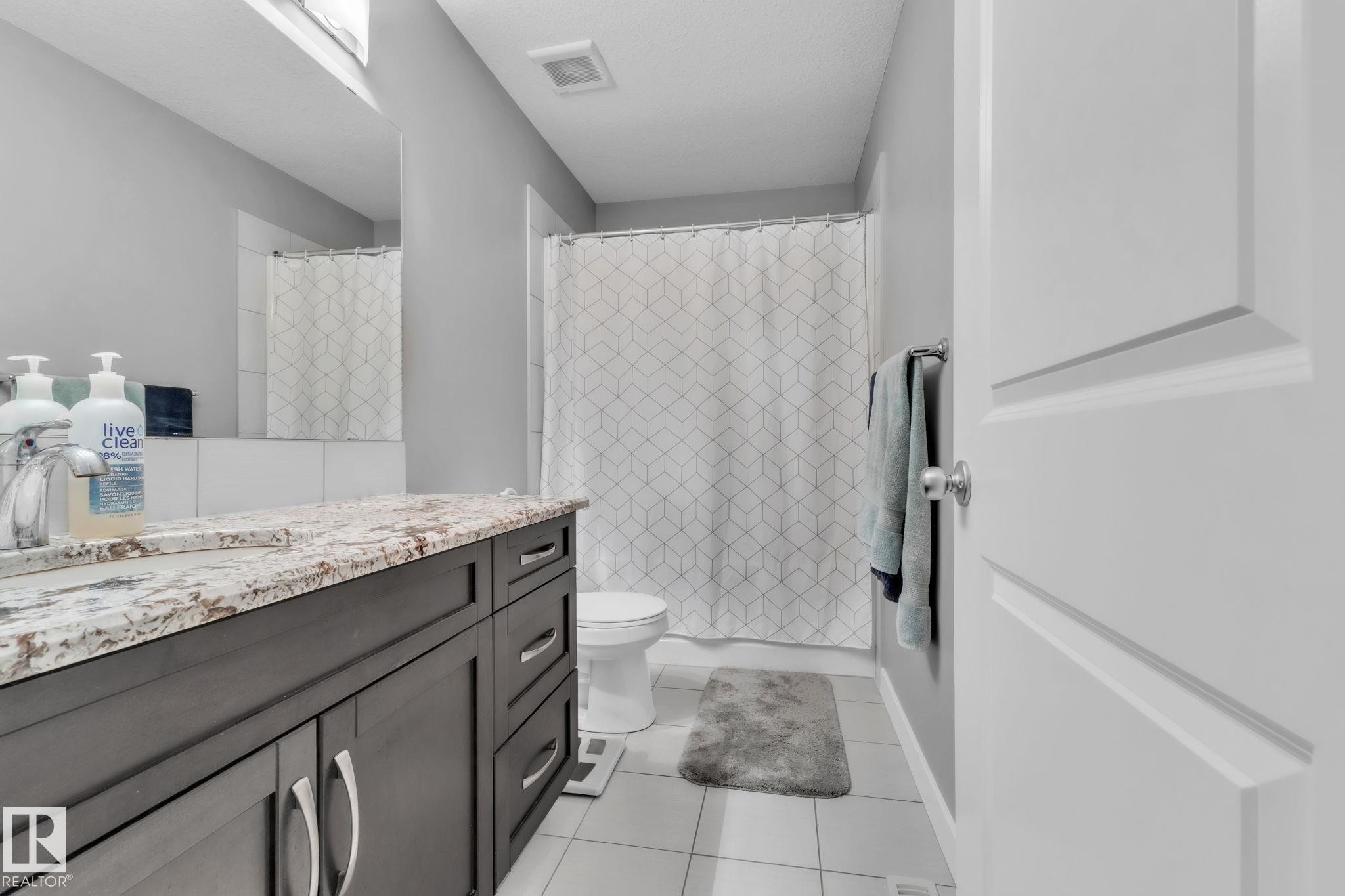 14007 138 Street, Edmonton, AB - Indoor Photo Showing Bathroom