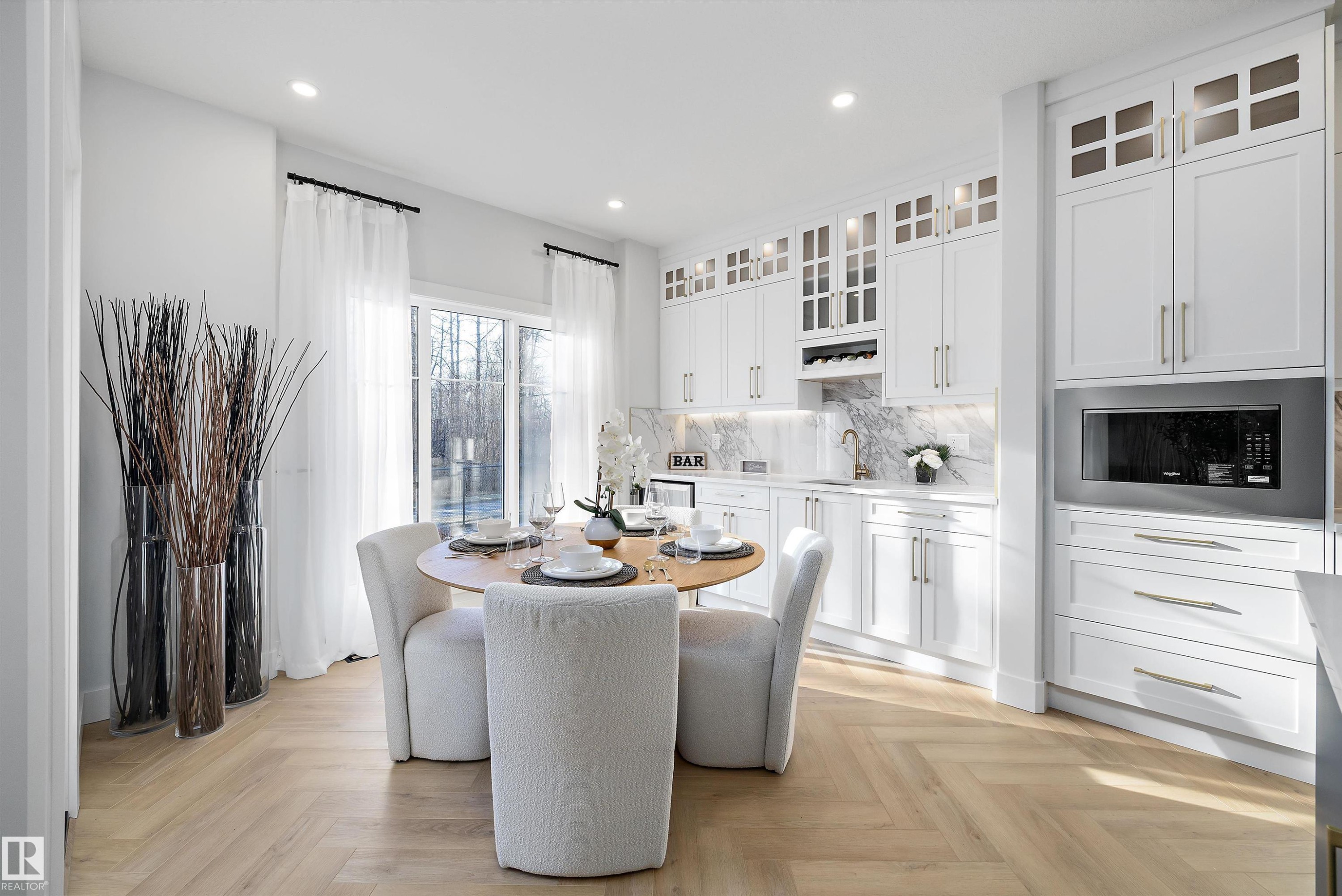 1715 Crossbill Loop, Edmonton, AB - Indoor Photo Showing Kitchen With Upgraded Kitchen