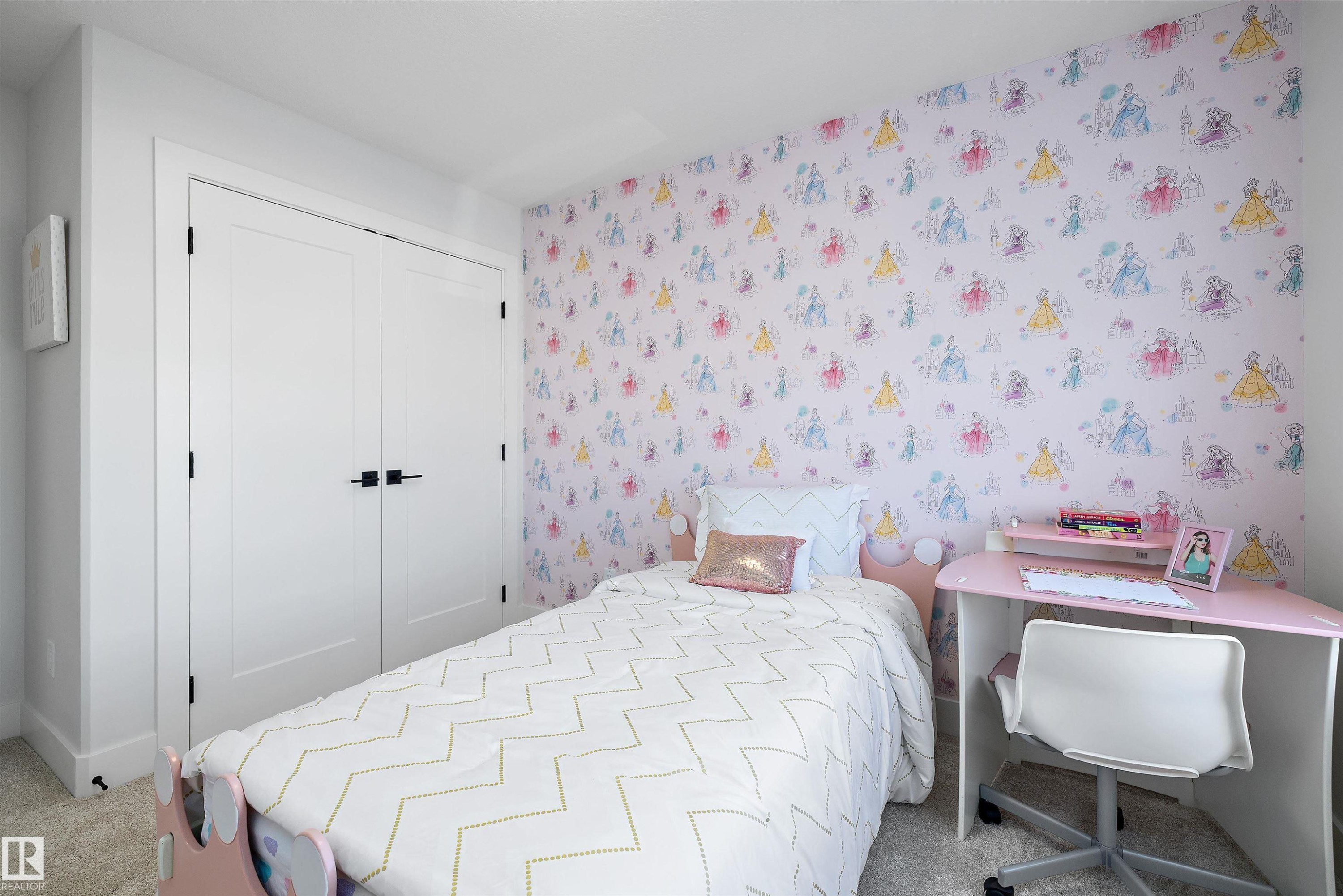 1715 Crossbill Loop, Edmonton, AB - Indoor Photo Showing Bedroom