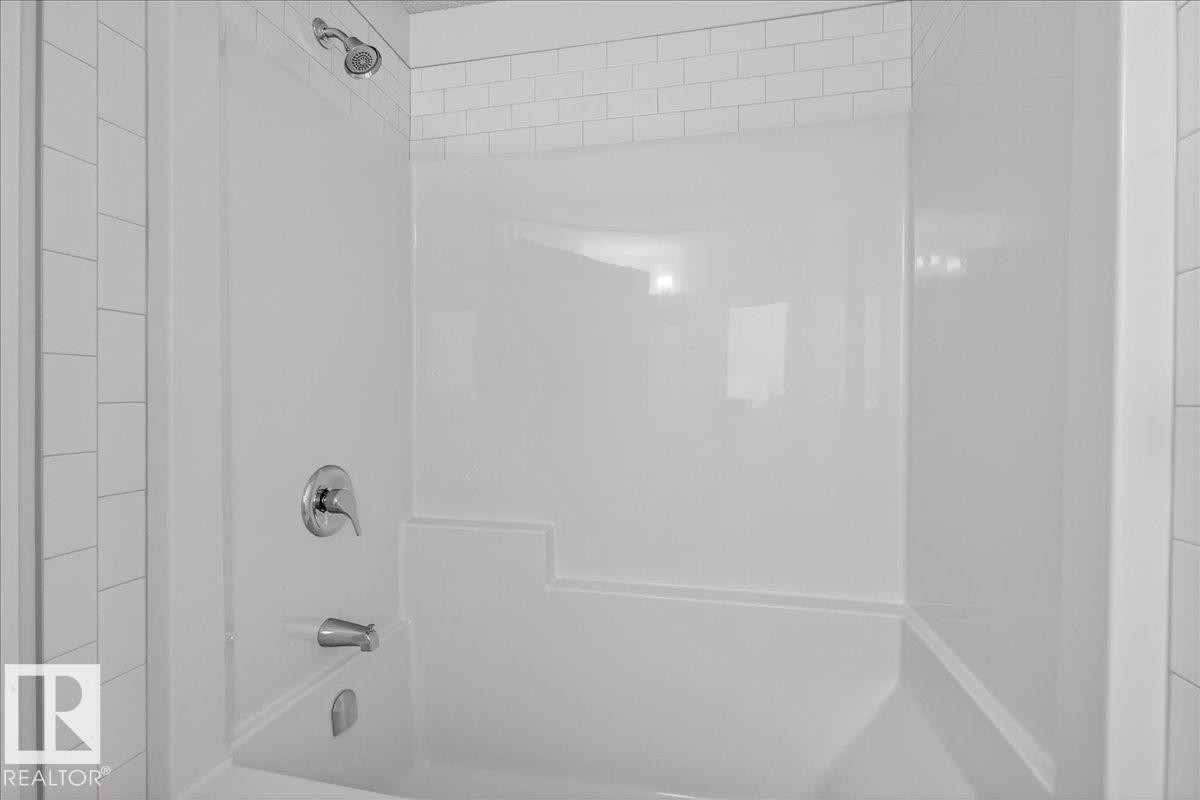 5003 Kinney Link, Edmonton, AB - Indoor Photo Showing Bathroom