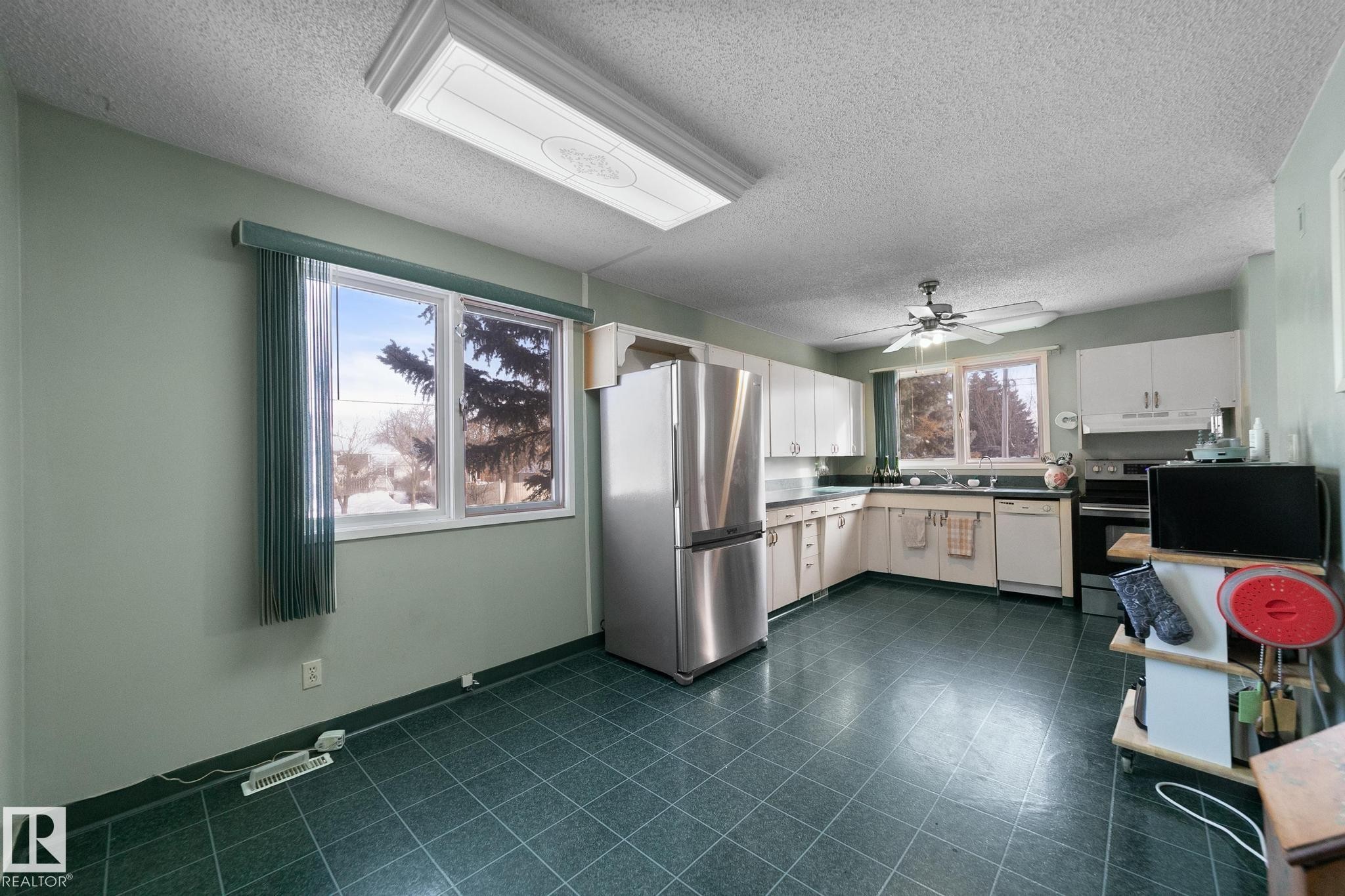 5037 54 Street, Daysland, AB - Indoor