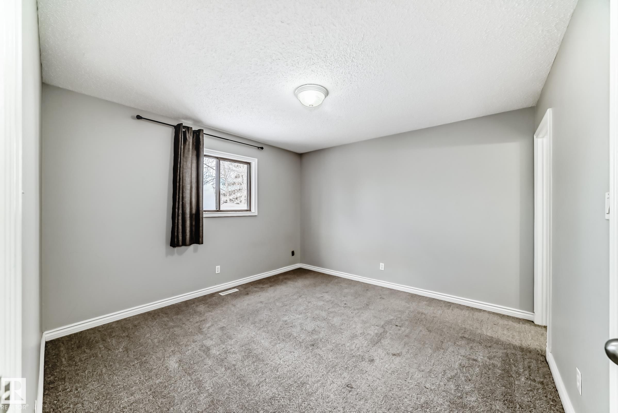 2928 49A Street, Edmonton, AB - Indoor Photo Showing Other Room