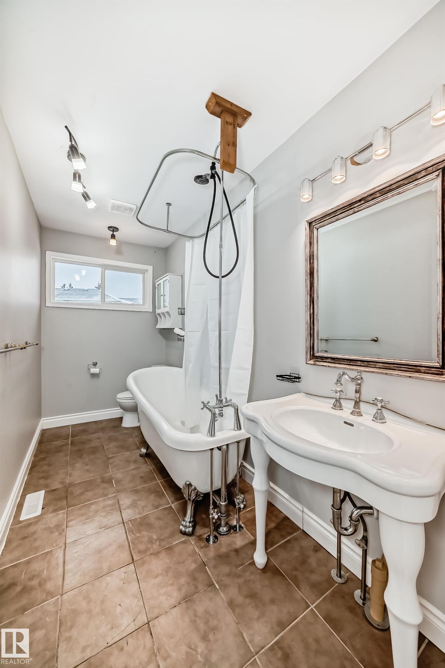 2928 49A Street, Edmonton, AB - Indoor Photo Showing Bathroom