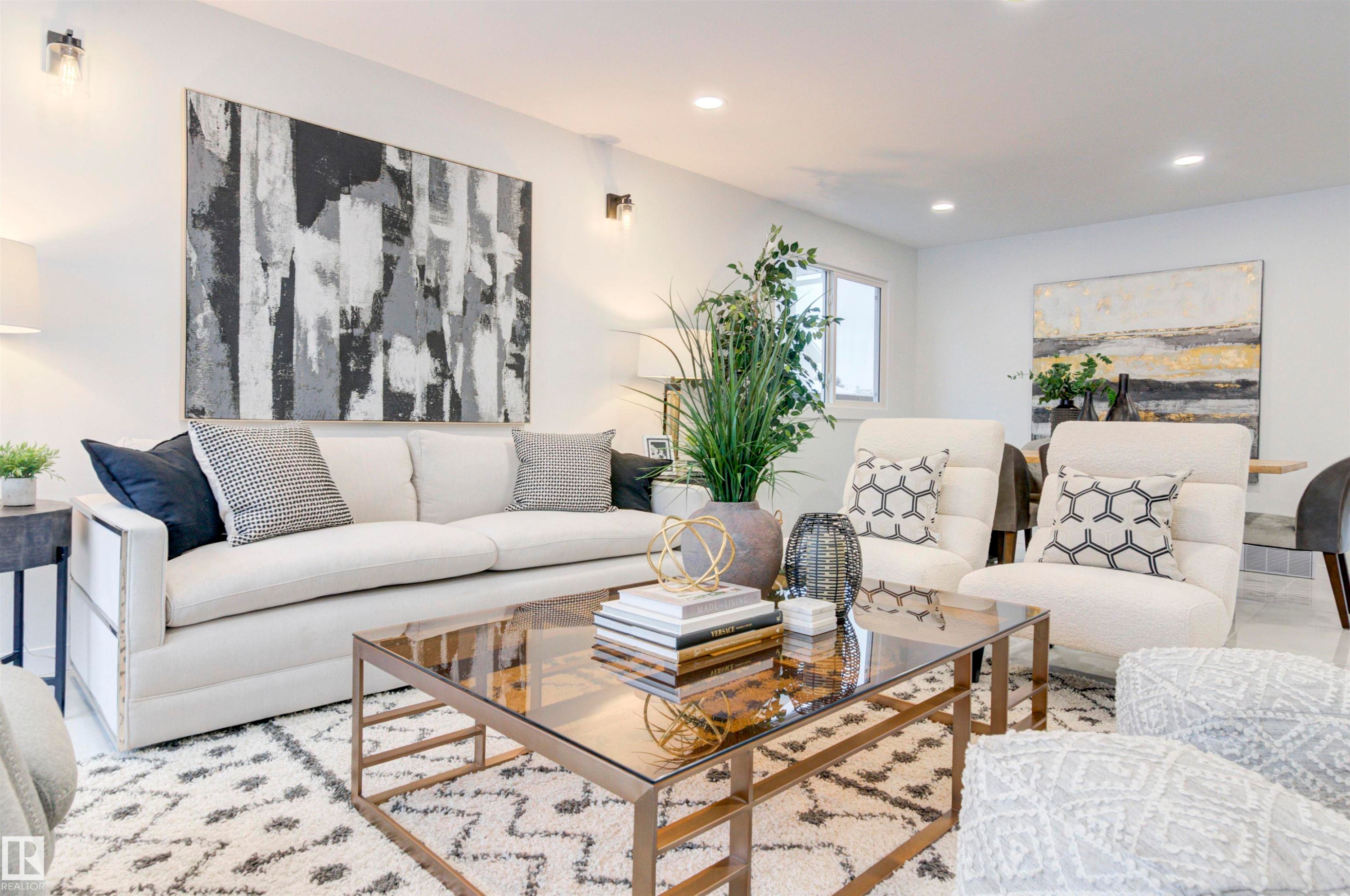 2712 41 Street, Edmonton, AB - Indoor Photo Showing Living Room