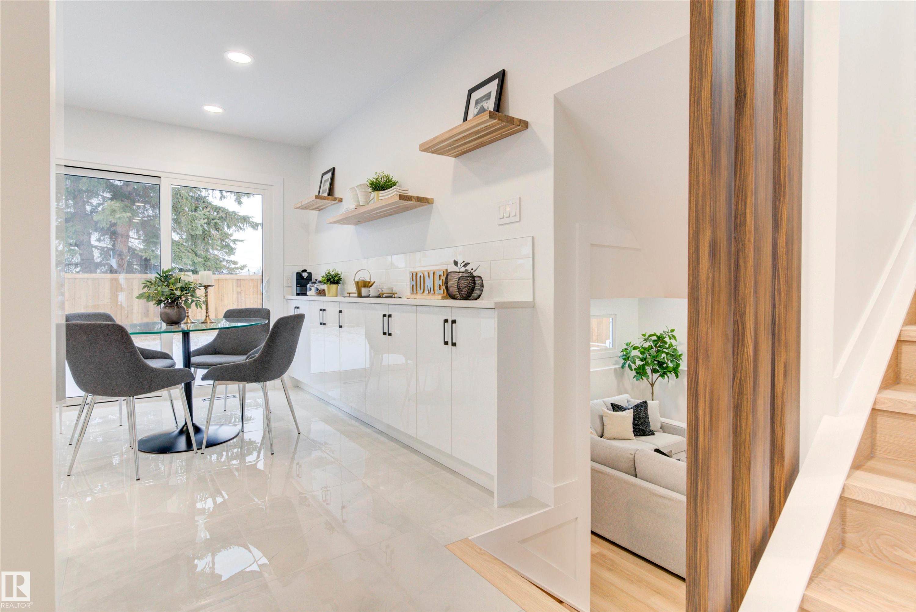 2712 41 Street, Edmonton, AB - Indoor