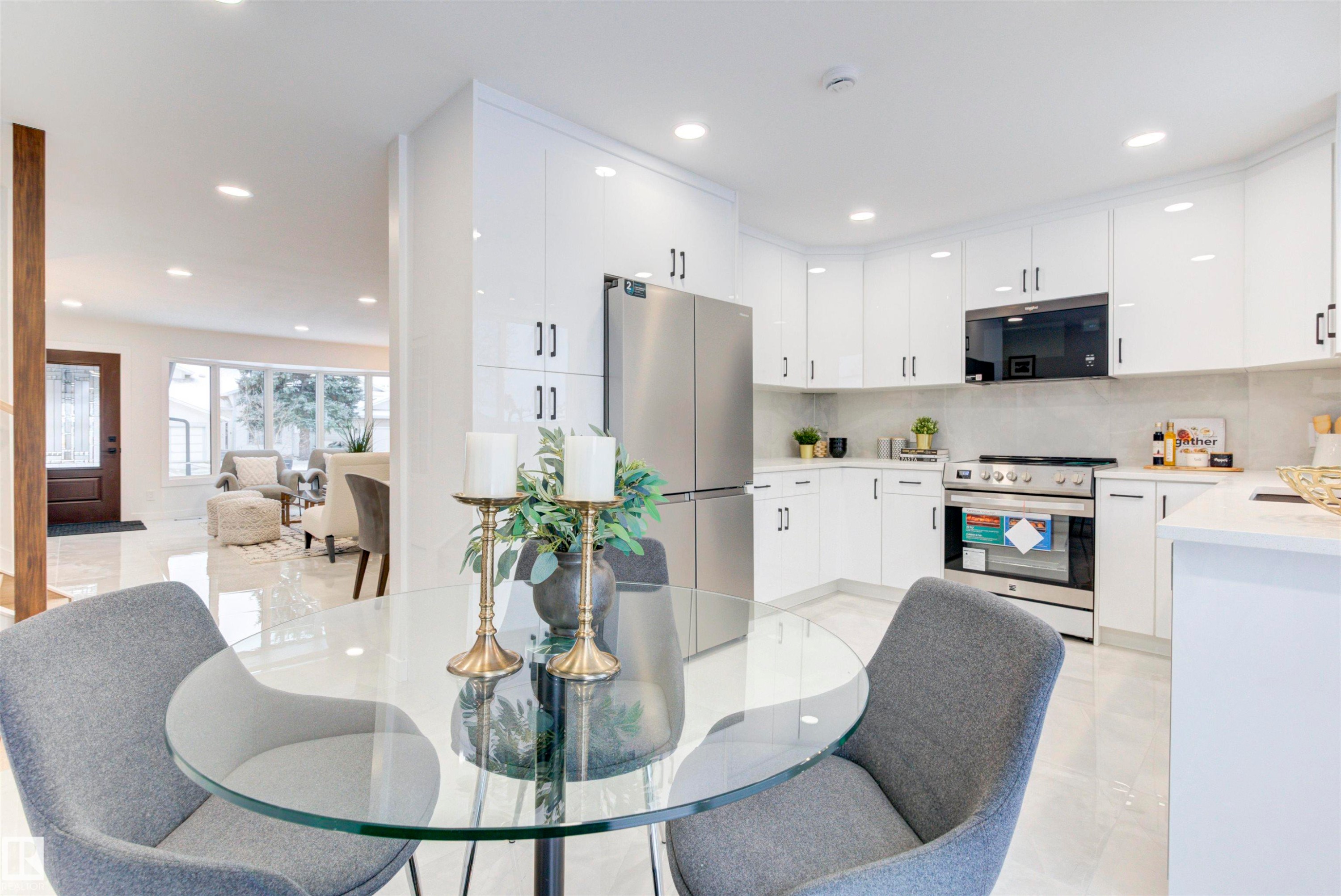 2712 41 Street, Edmonton, AB - Indoor