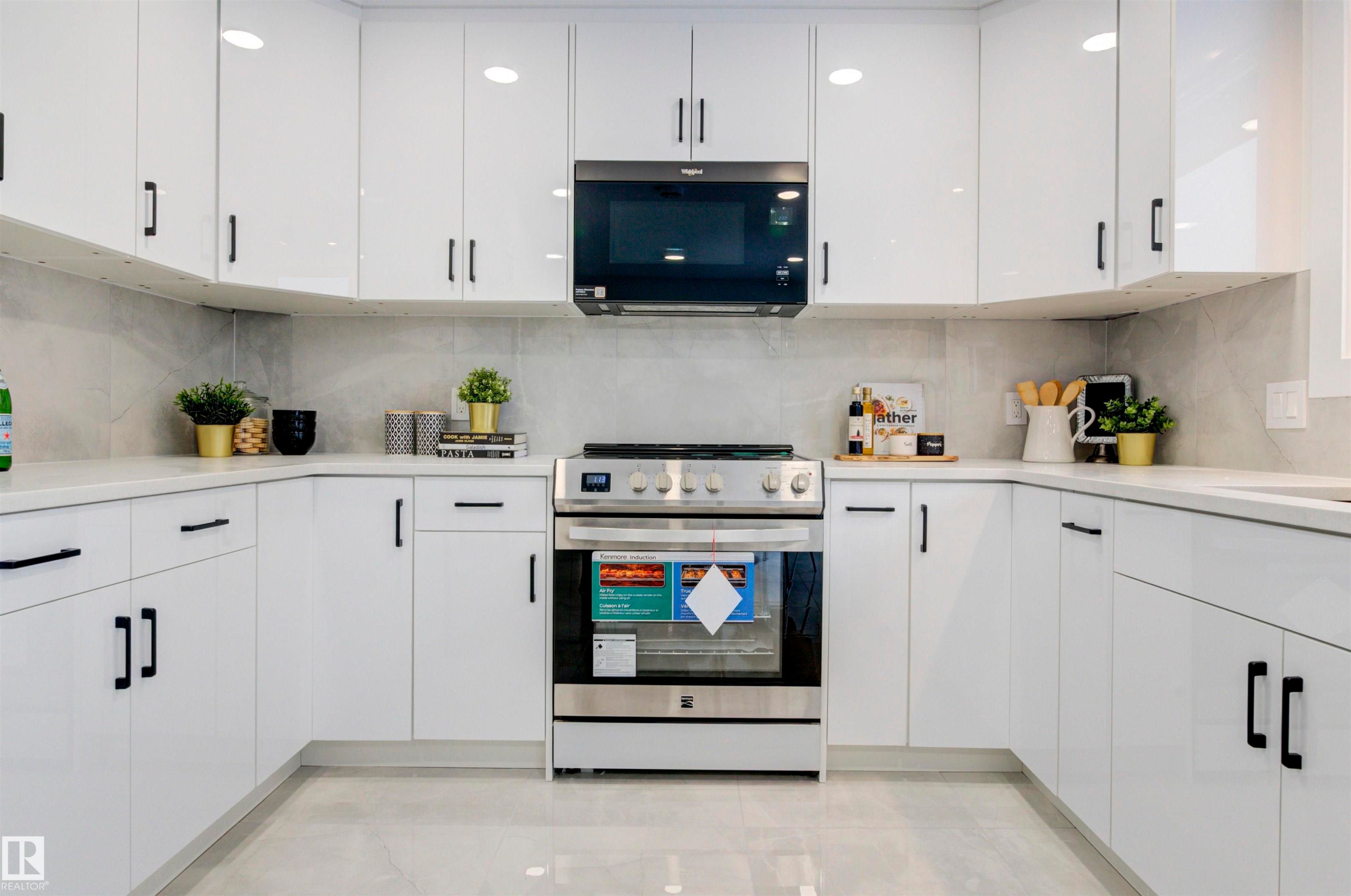 2712 41 Street, Edmonton, AB - Indoor Photo Showing Kitchen