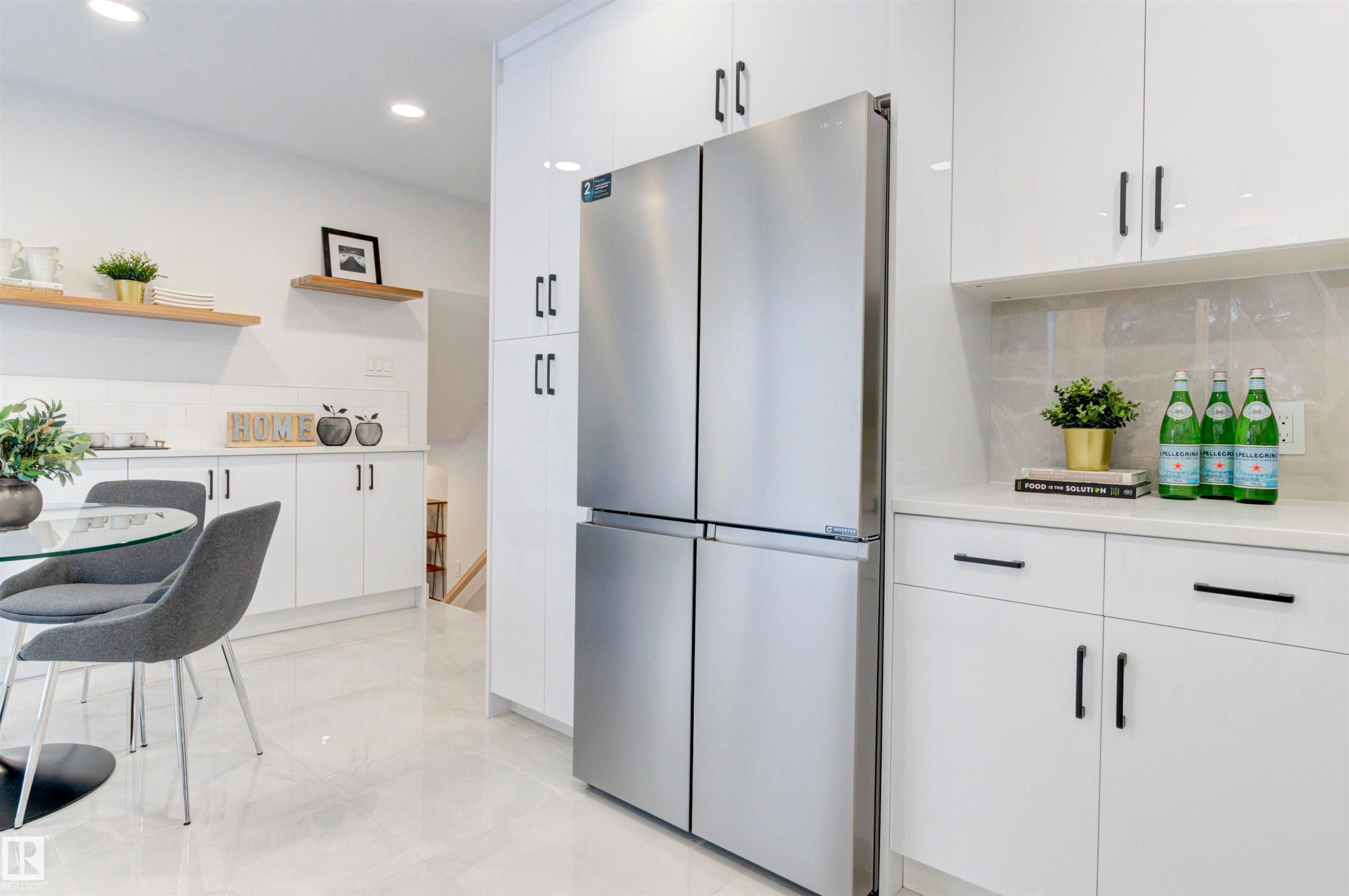 2712 41 Street, Edmonton, AB - Indoor