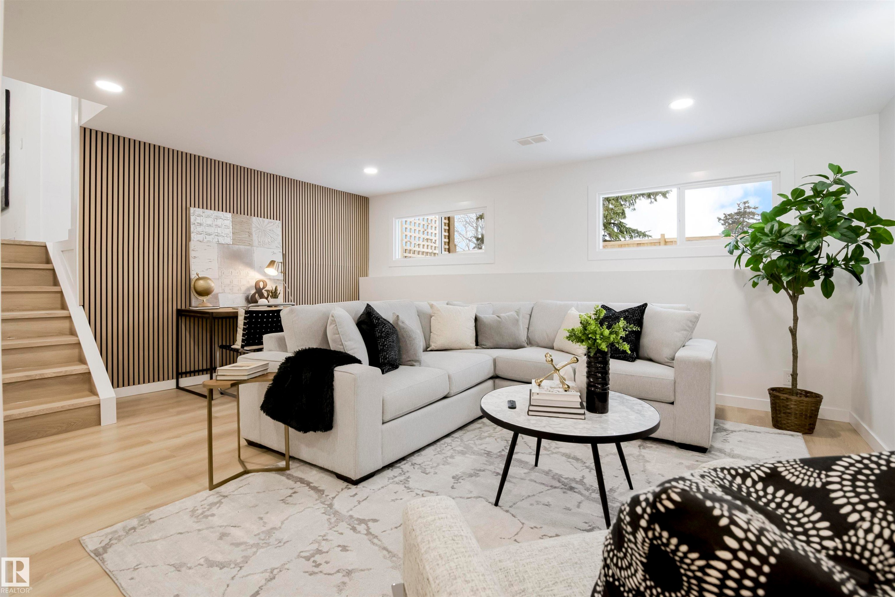 2712 41 Street, Edmonton, AB - Indoor Photo Showing Living Room