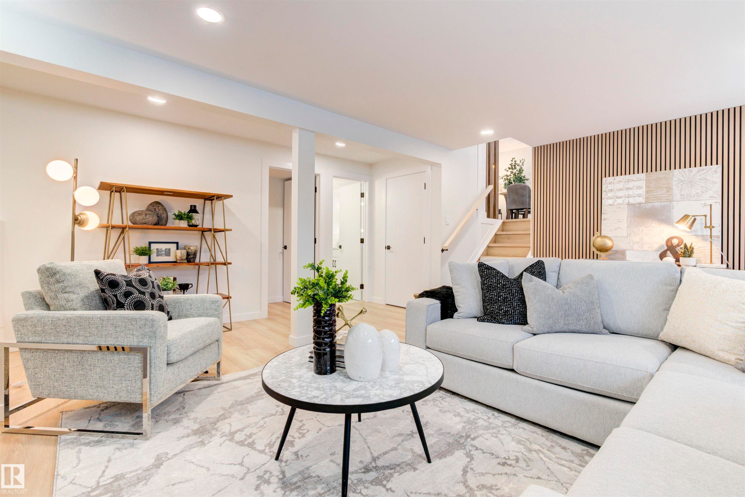 2712 41 Street, Edmonton, AB - Indoor Photo Showing Living Room