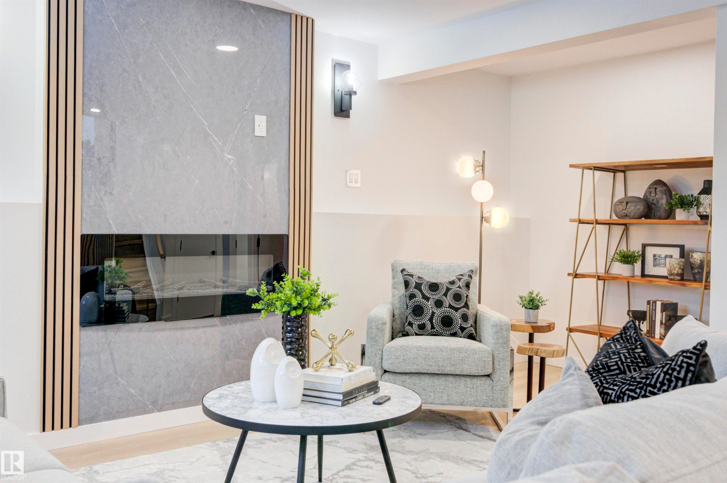 2712 41 Street, Edmonton, AB - Indoor Photo Showing Living Room