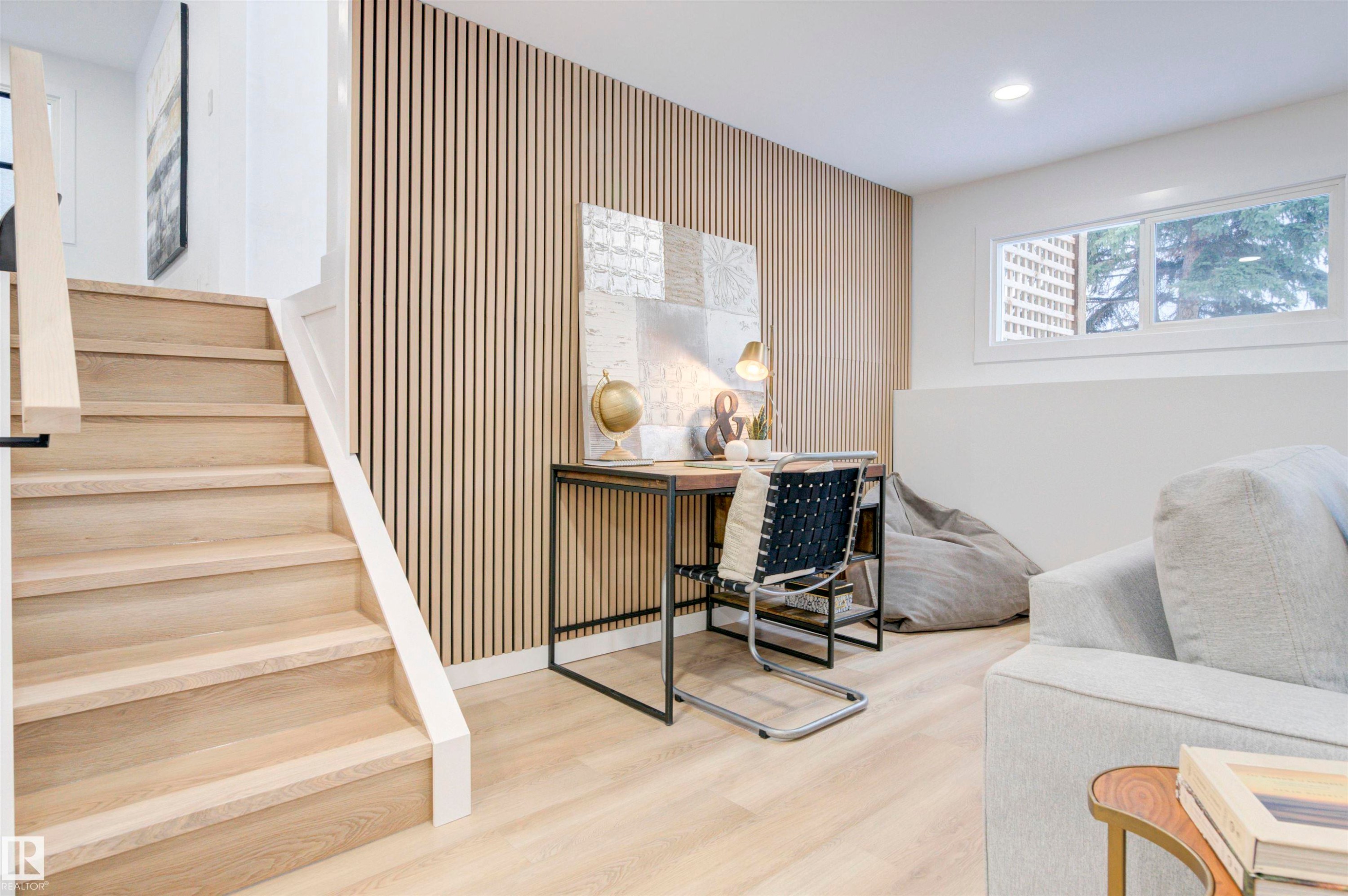 2712 41 Street, Edmonton, AB - Indoor